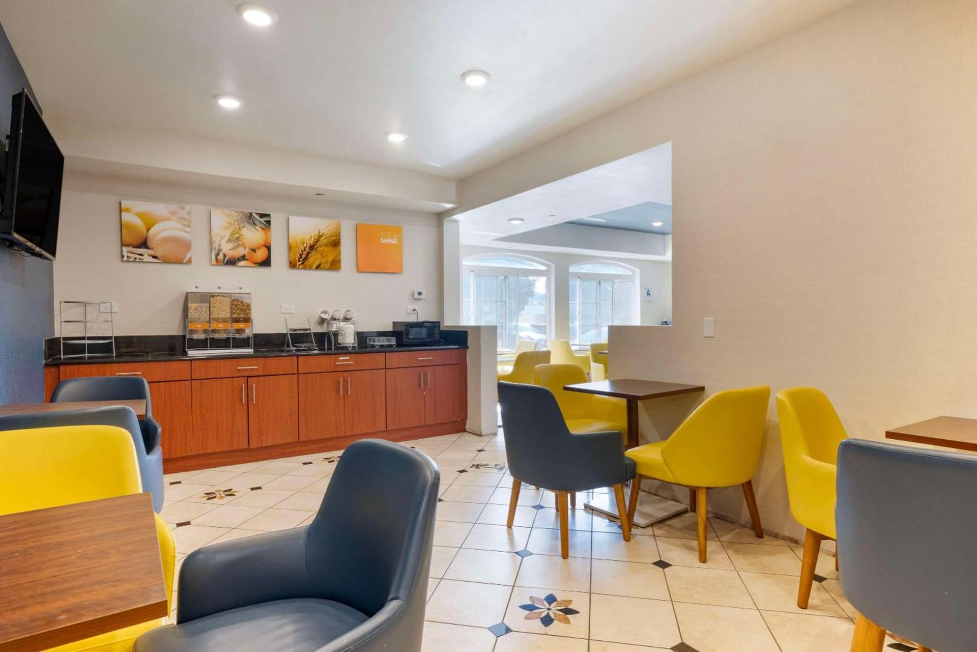 Comfort Suites Oceanside Camp Pendleton Area property views in Oceanside, CA — gallery photo 3