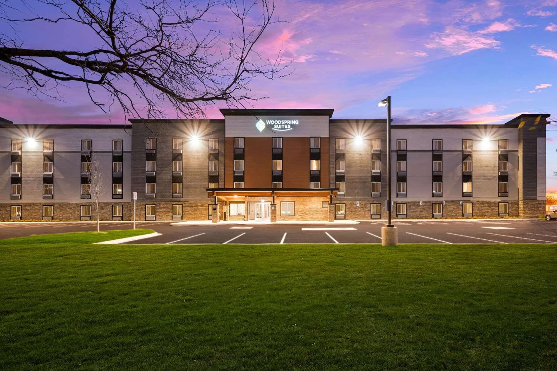 WoodSpring Suites Dearborn Detroit property views in Dearborn, MI — gallery photo 3