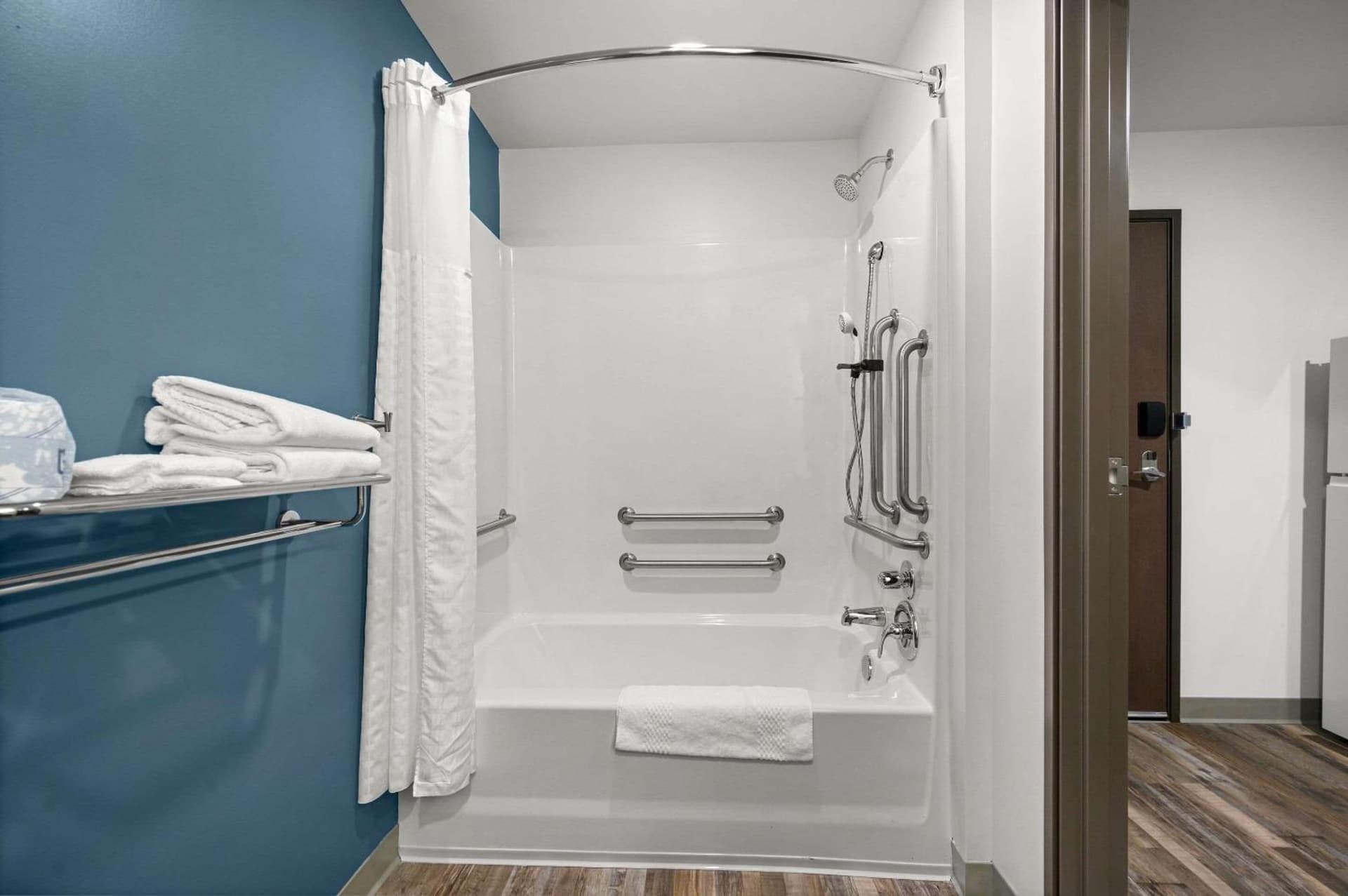 WoodSpring Suites Dearborn Detroit gallery photo in Dearborn, MI — image 7