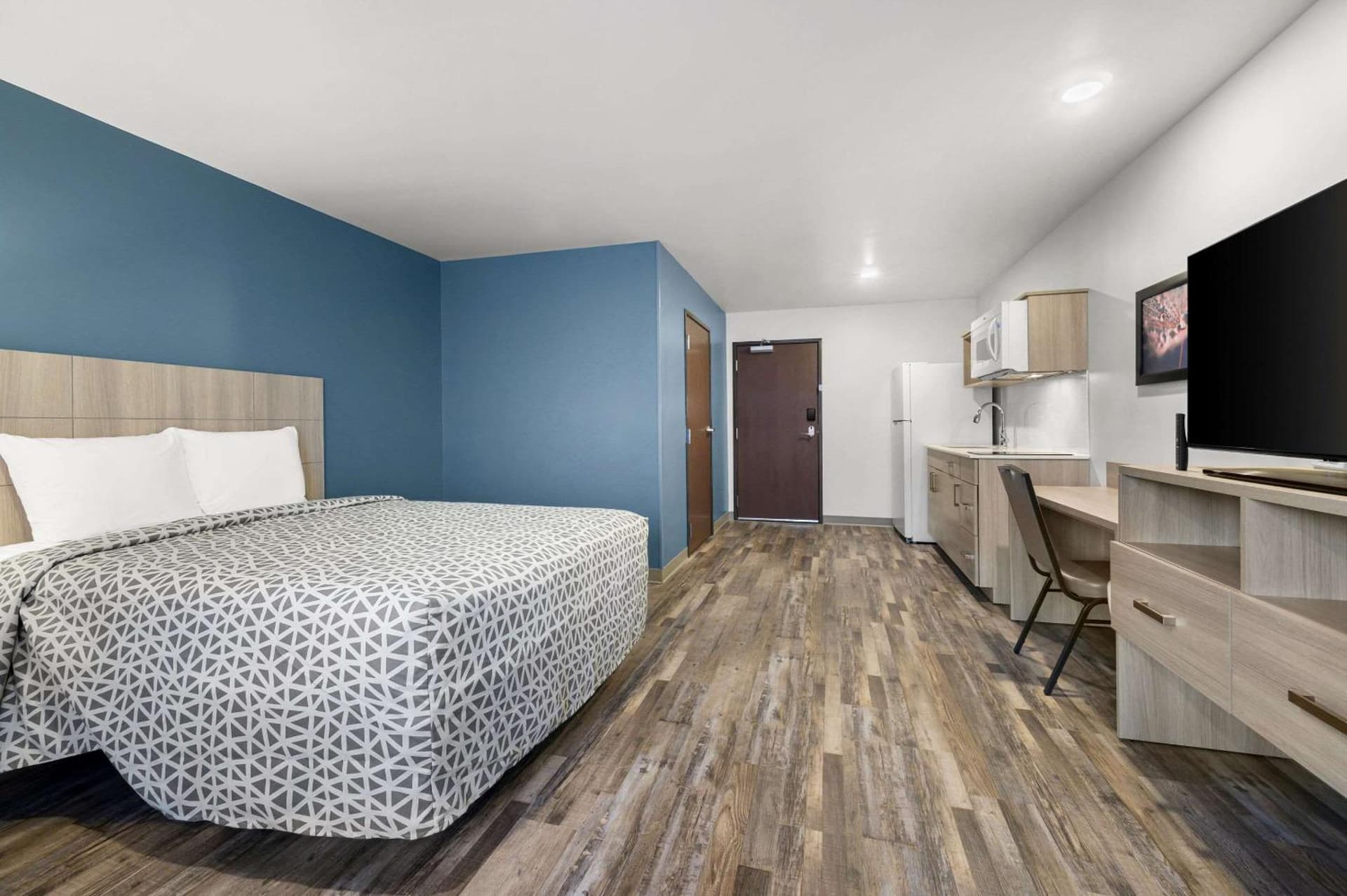 WoodSpring Suites Dearborn Detroit gallery photo in Dearborn, MI — image 10