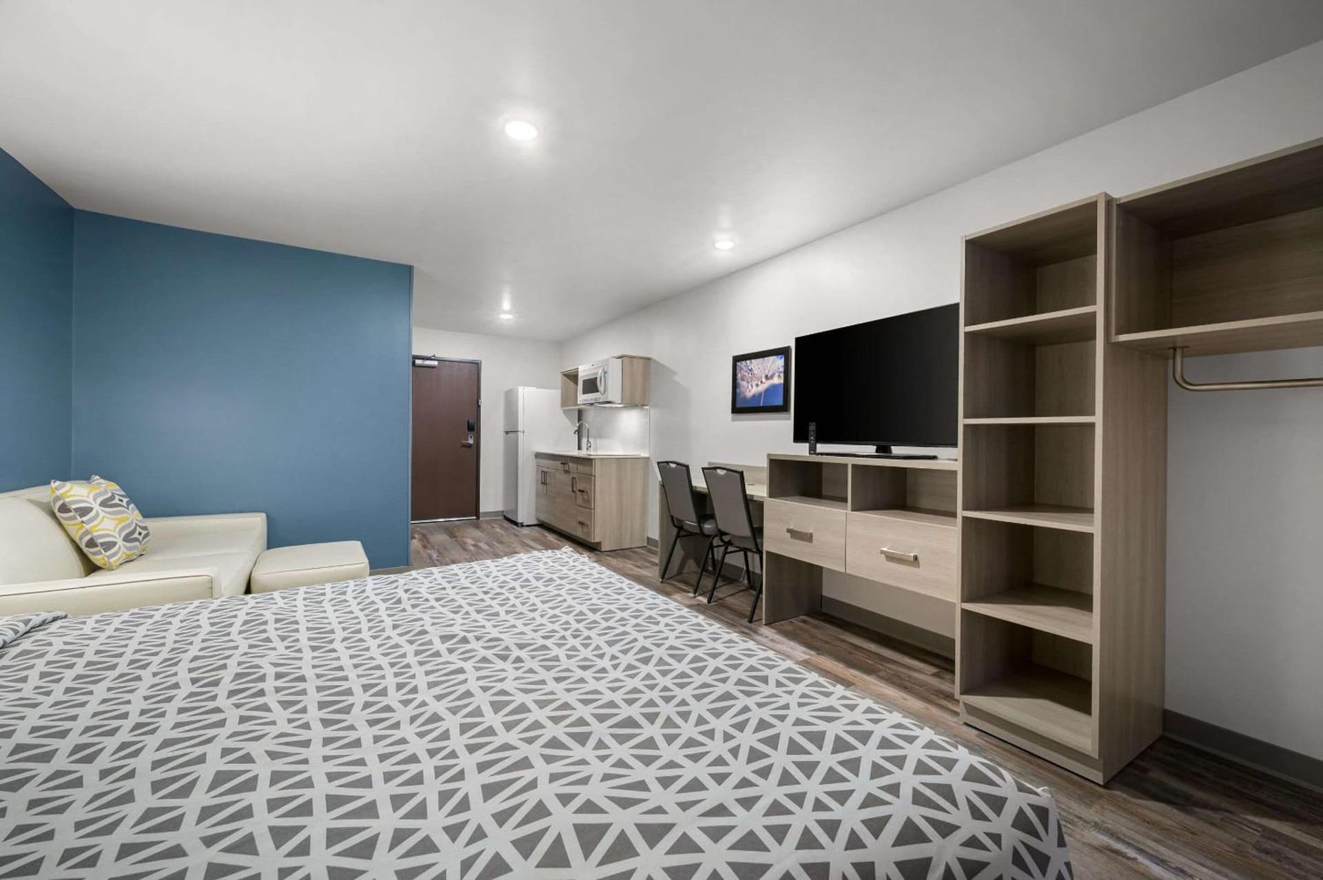 WoodSpring Suites Dearborn Detroit gallery photo in Dearborn, MI — image 14