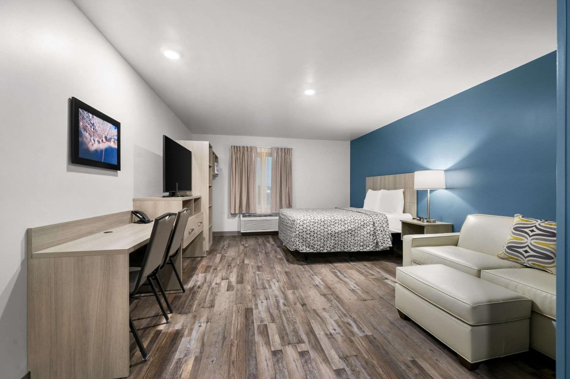 WoodSpring Suites Dearborn Detroit gallery photo in Dearborn, MI — image 13