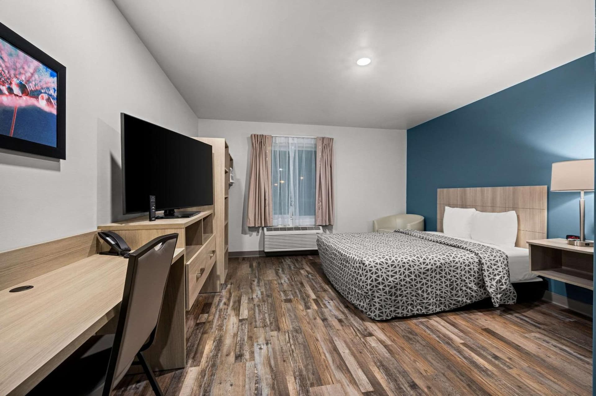 WoodSpring Suites Dearborn Detroit gallery photo in Dearborn, MI — image 19