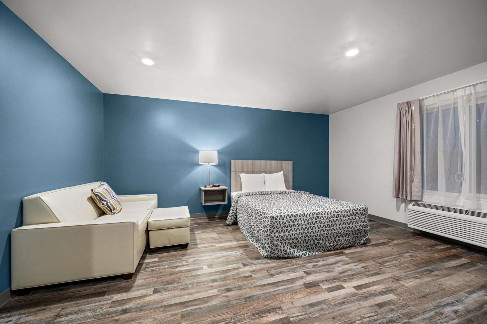 WoodSpring Suites Dearborn Detroit gallery photo in Dearborn, MI — image 23