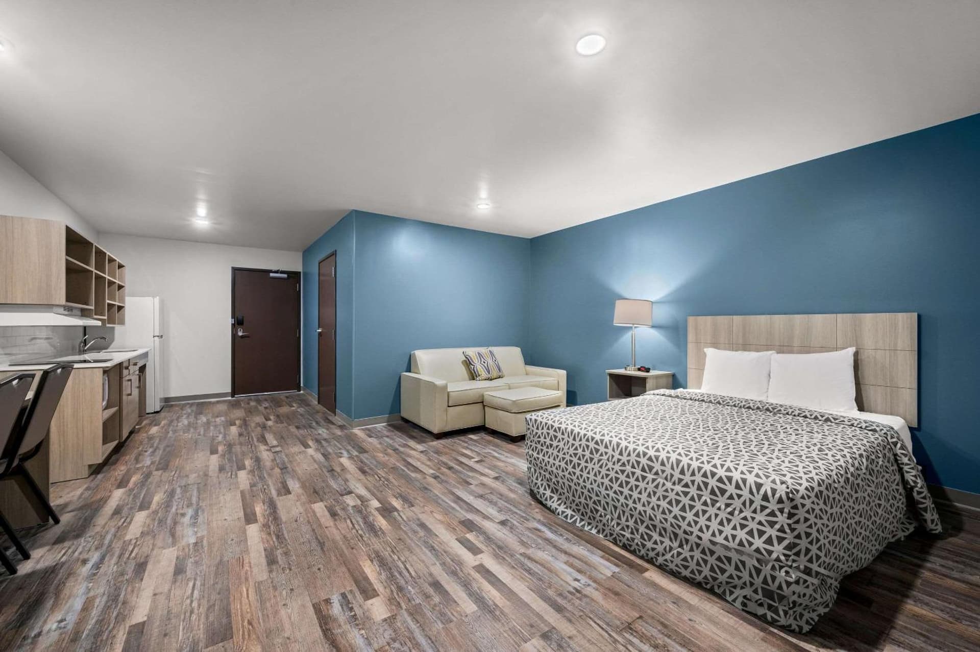 WoodSpring Suites Dearborn Detroit gallery photo in Dearborn, MI — image 24