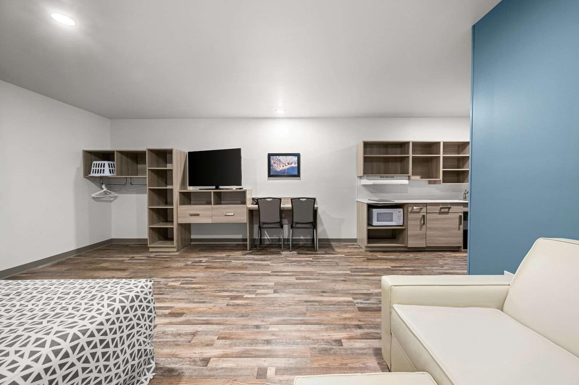WoodSpring Suites Dearborn Detroit gallery photo in Dearborn, MI — image 25