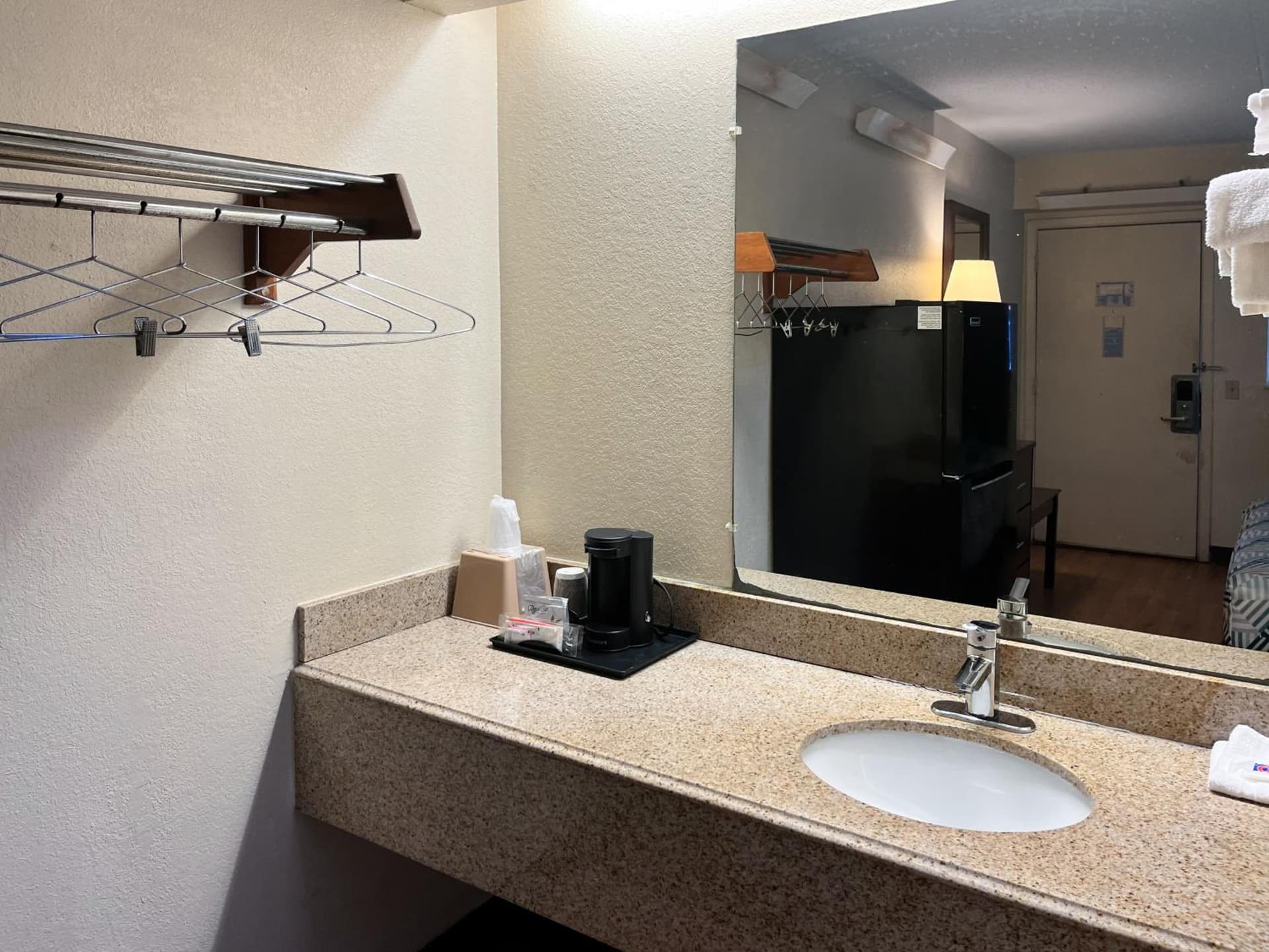 Studio 6 Suites Shreveport, LA Industrial Loop interior in Shreveport, LA — gallery photo 2
