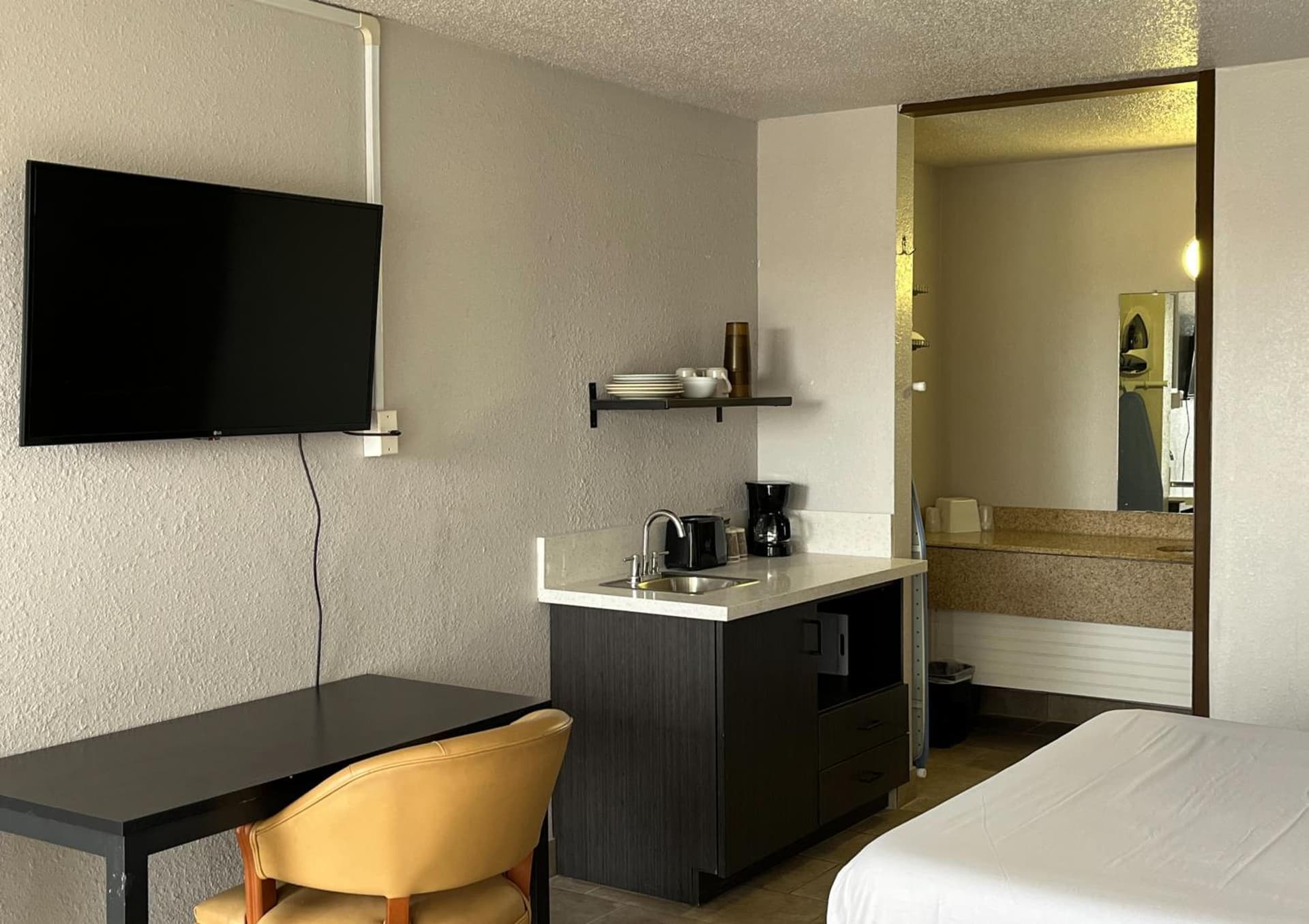 Motel 6 Mesquite, TX Town East interior in Mesquite, TX — gallery photo 2