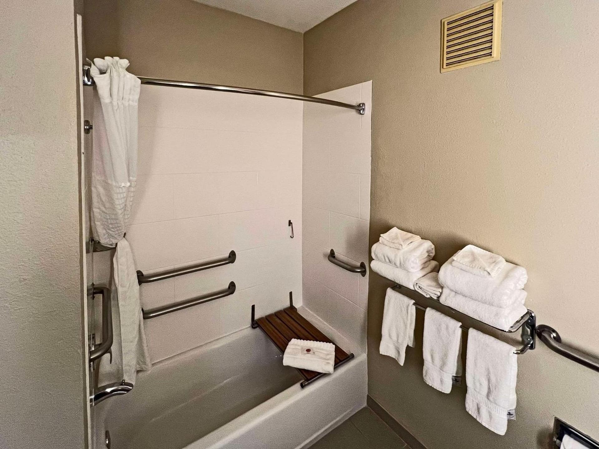 Comfort Suites Peoria Sports Complex gallery photo in Peoria, AZ — image 19