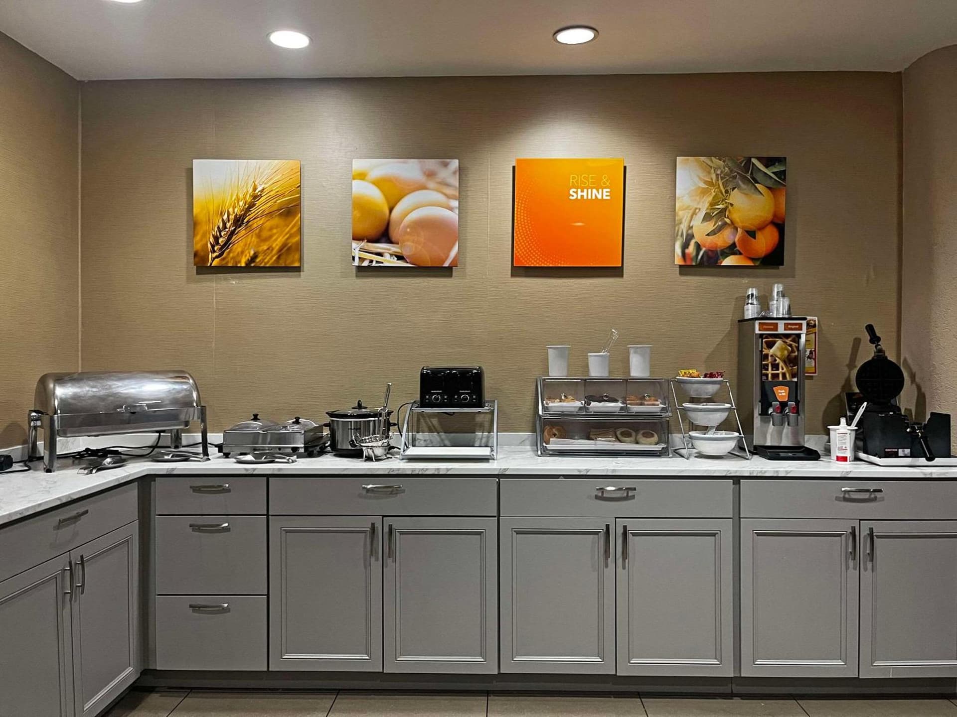 Comfort Suites Peoria Sports Complex gallery photo in Peoria, AZ — image 26