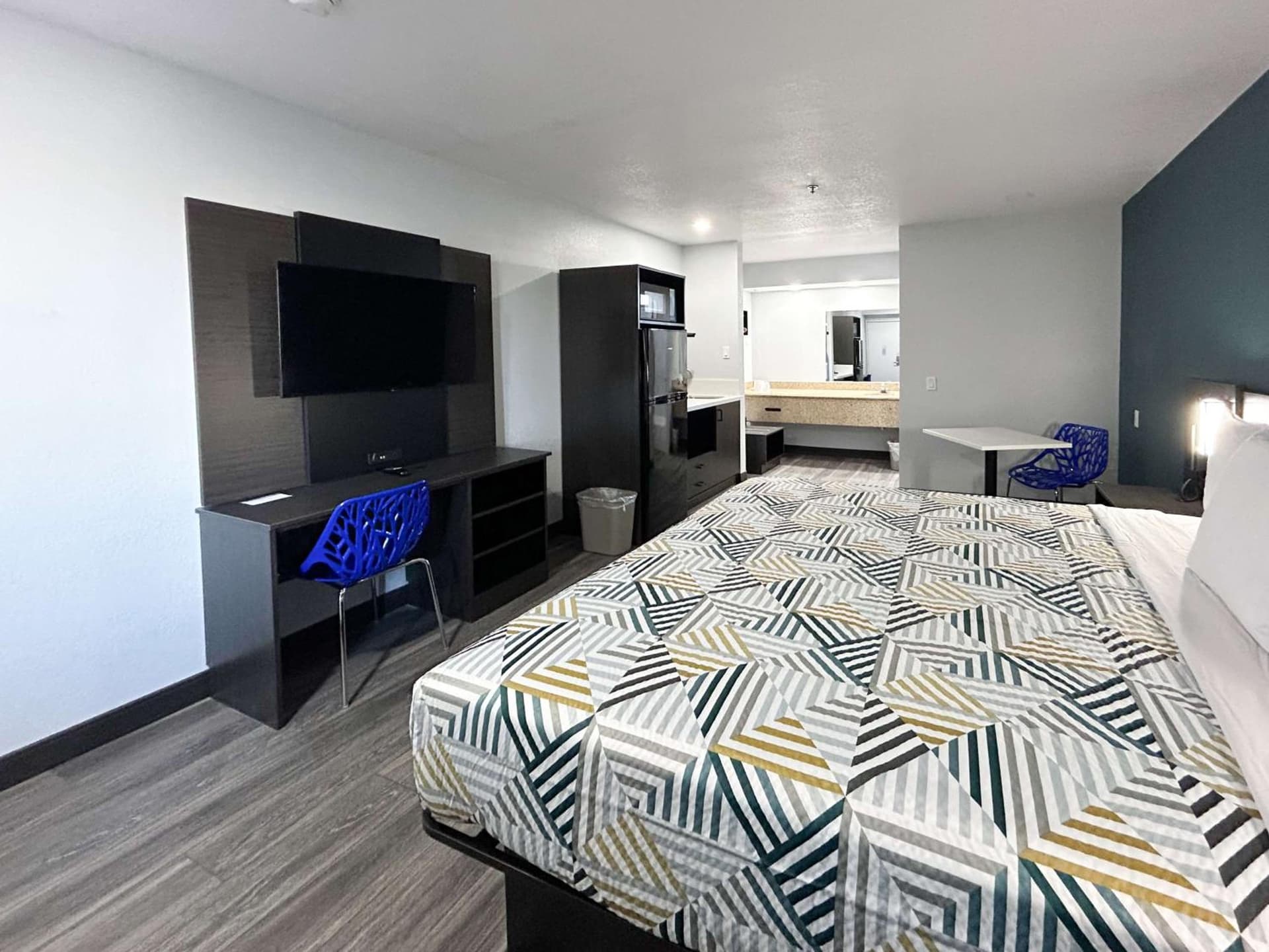 Studio 6 Bakersfield, CA South interior in Bakersfield, CA — gallery photo 2