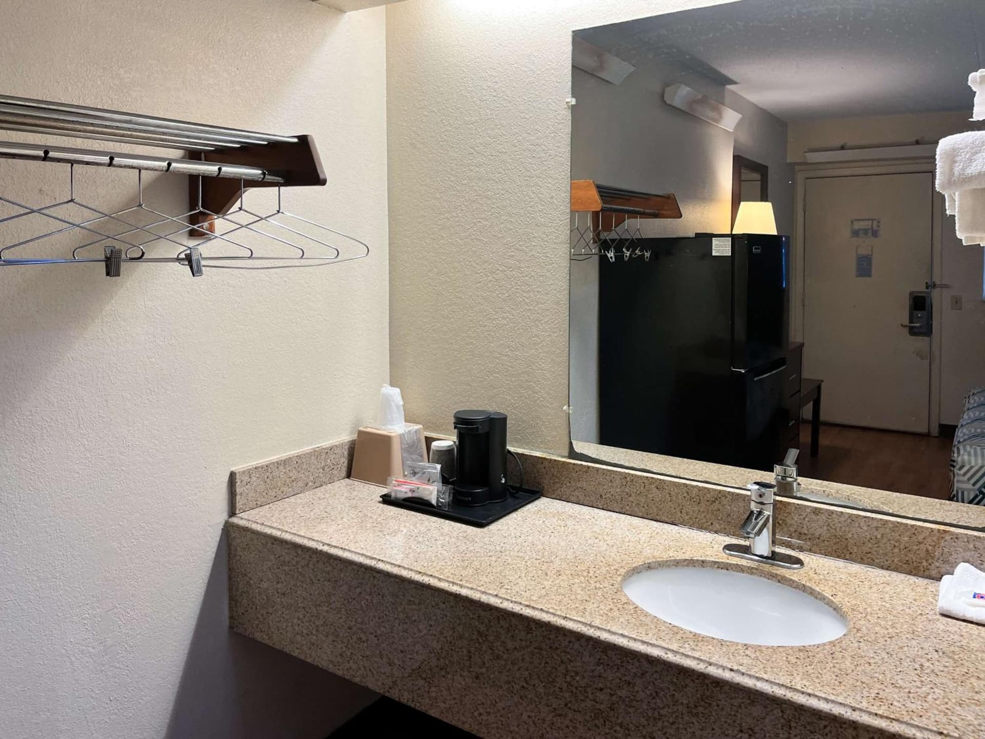 Studio 6 Suites Shreveport, LA Industrial Loop gallery photo in Shreveport, LA — image 6