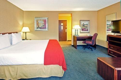 Holiday Inn Express Hotel Fort Campbell-Oak Grove by IHG gallery photo in Oak Grove, KY — image 10