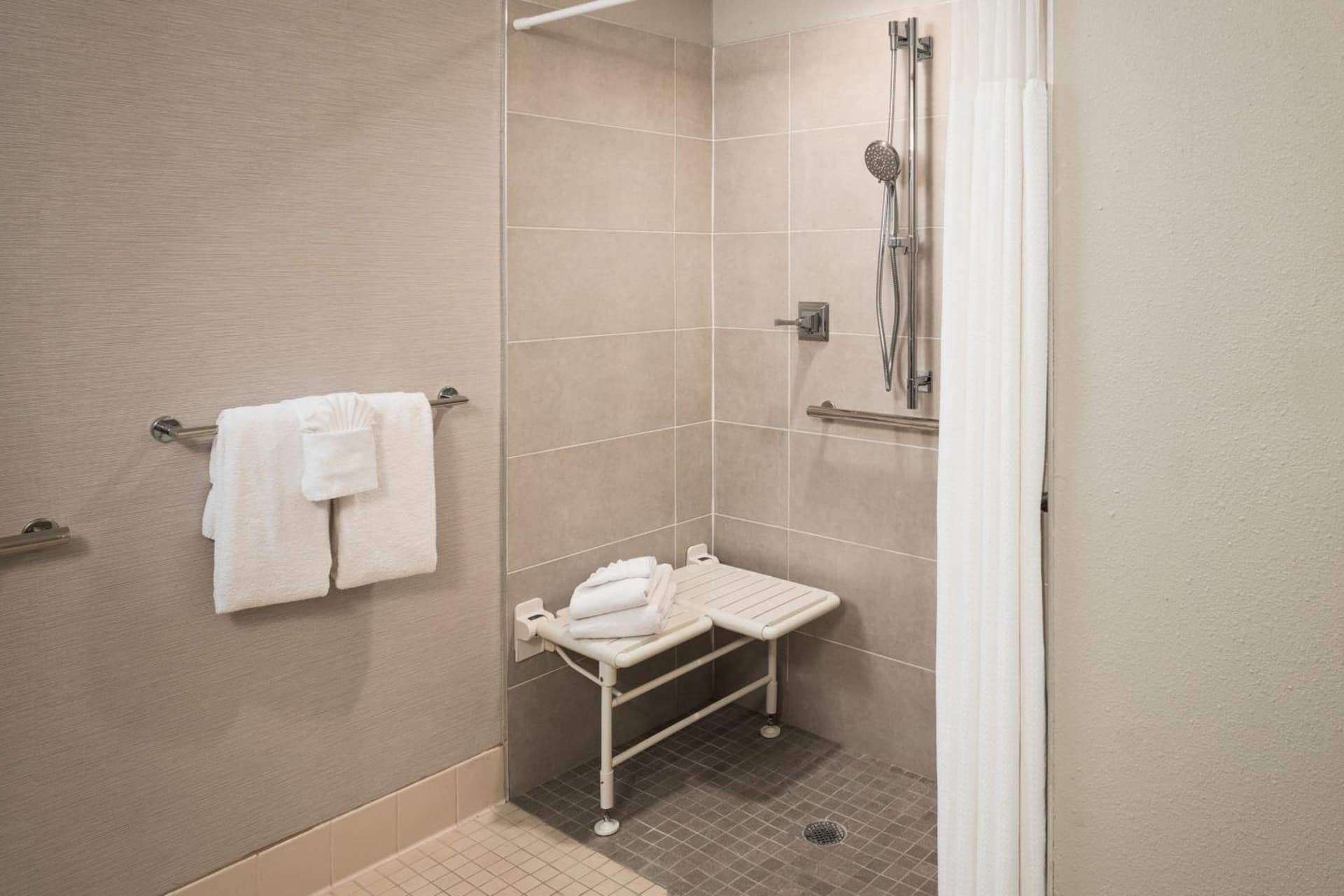 Courtyard by Marriott St. Petersburg Downtown gallery photo in St Petersburg, FL — image 8