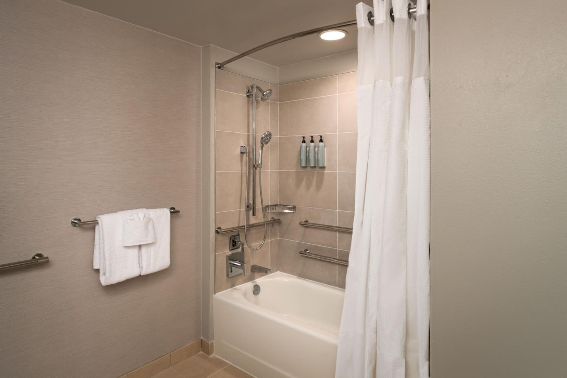 Courtyard by Marriott St. Petersburg Downtown gallery photo in St Petersburg, FL — image 37
