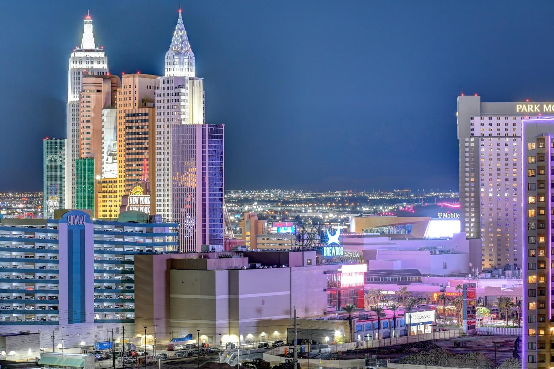 Lucky Gem Penthouse & Luxury Suites at MGM Signature Resort, Balcony Strip View 2605 interior in Las Vegas, NV — gallery photo 2