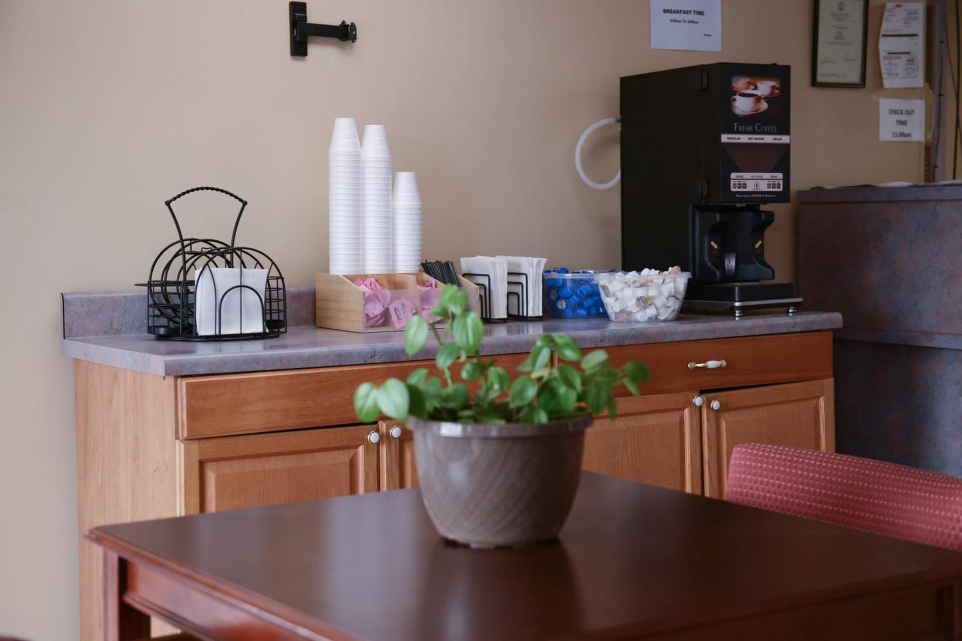 Relax Inn interior in Collinsville, VA — gallery photo 2