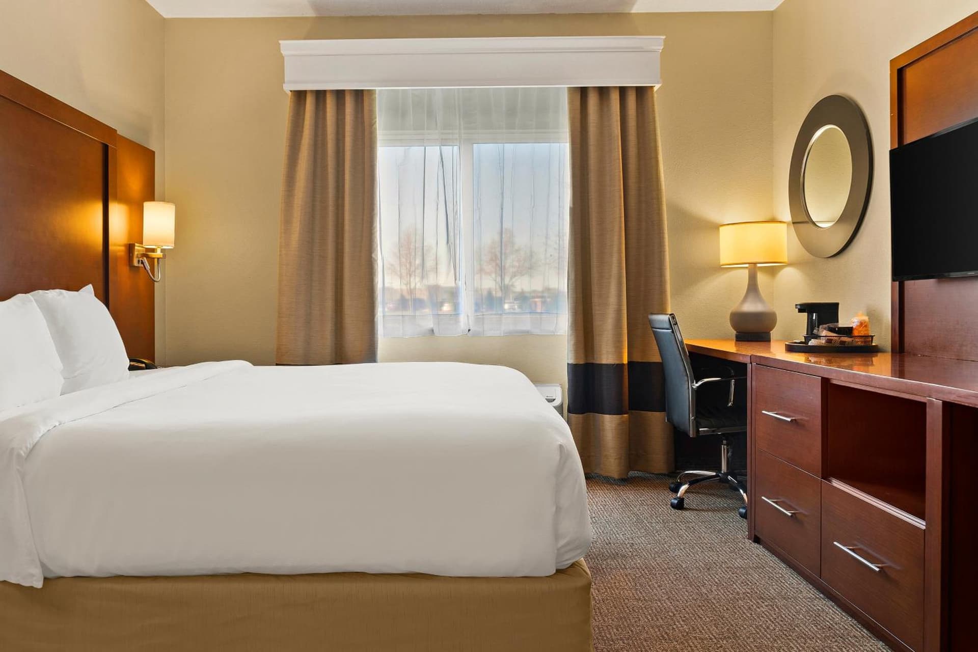 Comfort Suites- Saginaw gallery photo in Saginaw, MI — image 8