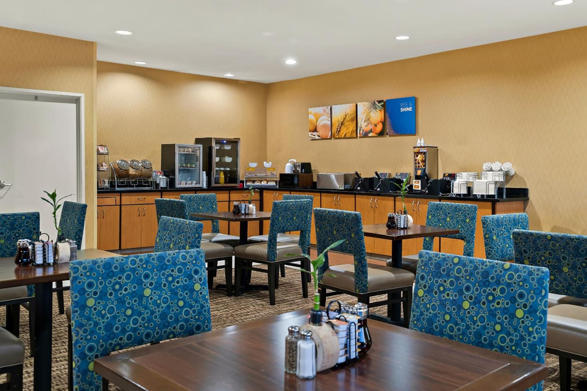 Comfort Suites- Saginaw gallery photo in Saginaw, MI — image 4