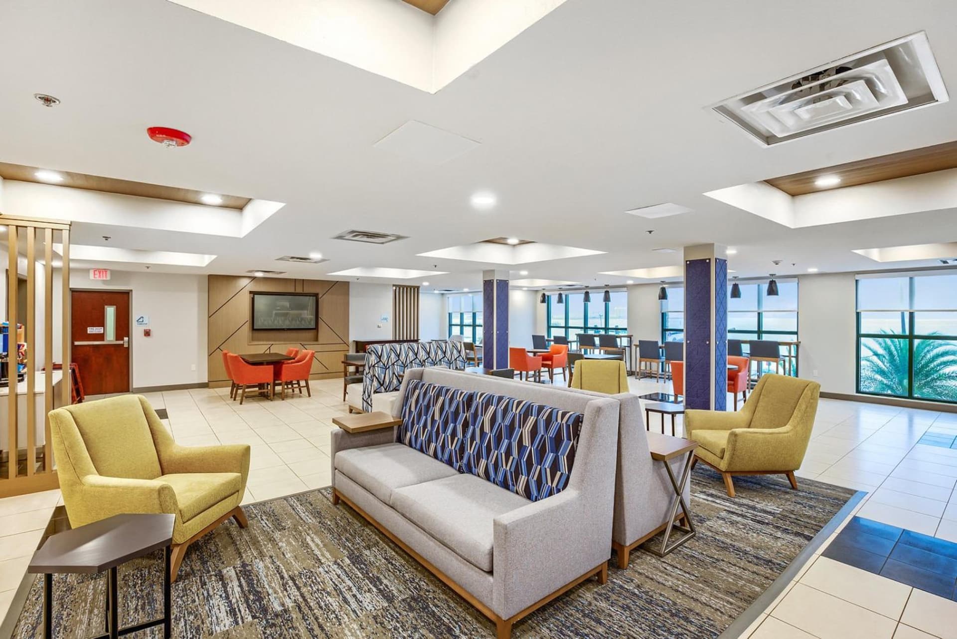 Holiday Inn Express - Gulfport Beach by IHG gallery photo in Gulfport, MS — image 4