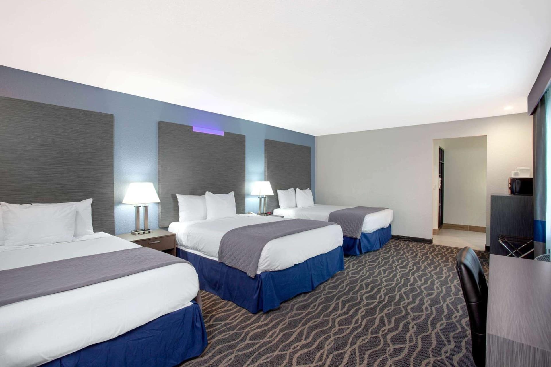 Travelodge Inn & Suites by Wyndham Anaheim on Disneyland Dr gallery photo in Anaheim, CA — image 42