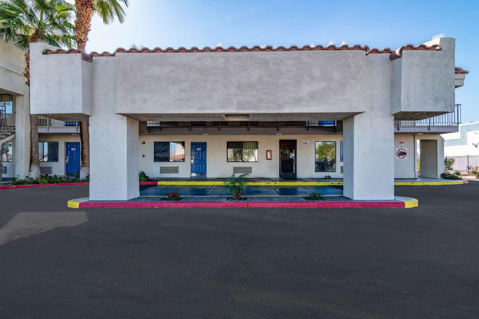Rodeway Inn & Suites Rancho Mirage - Palm Desert Area featured exterior or lobby in Thousand Palms, CA — similar hotel