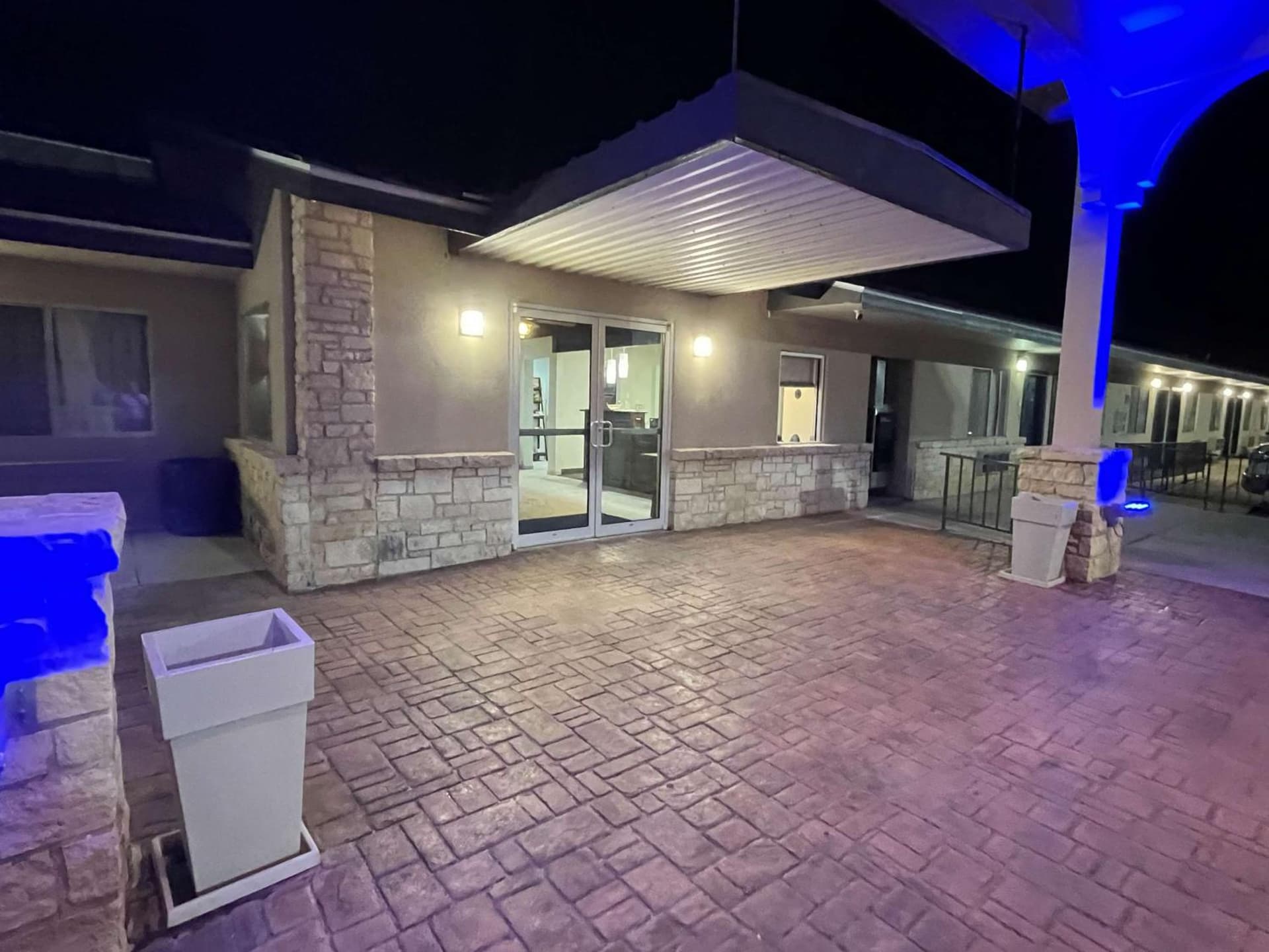 Motel 6 Junction, TX Llano River interior in Junction, TX — gallery photo 2