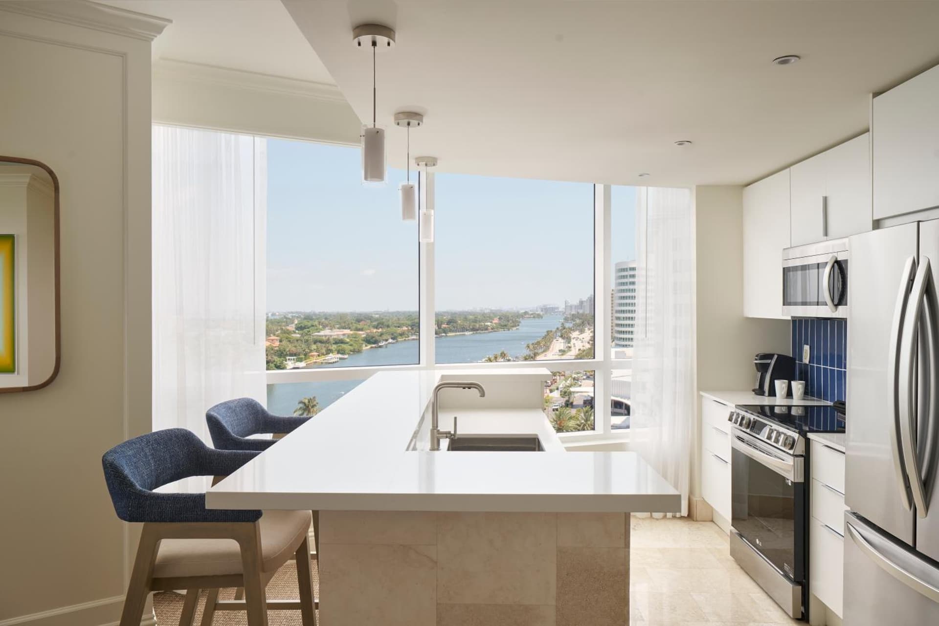 Fontainebleau Miami Beach interior in Miami Beach, FL — gallery photo 2
