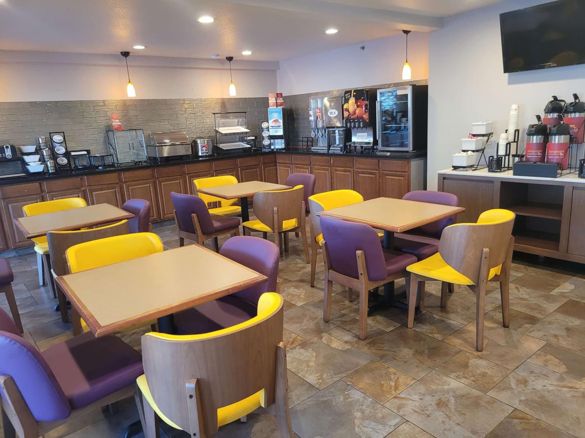 Best Western Plus Altoona Inn property views in Altoona, IA — gallery photo 3