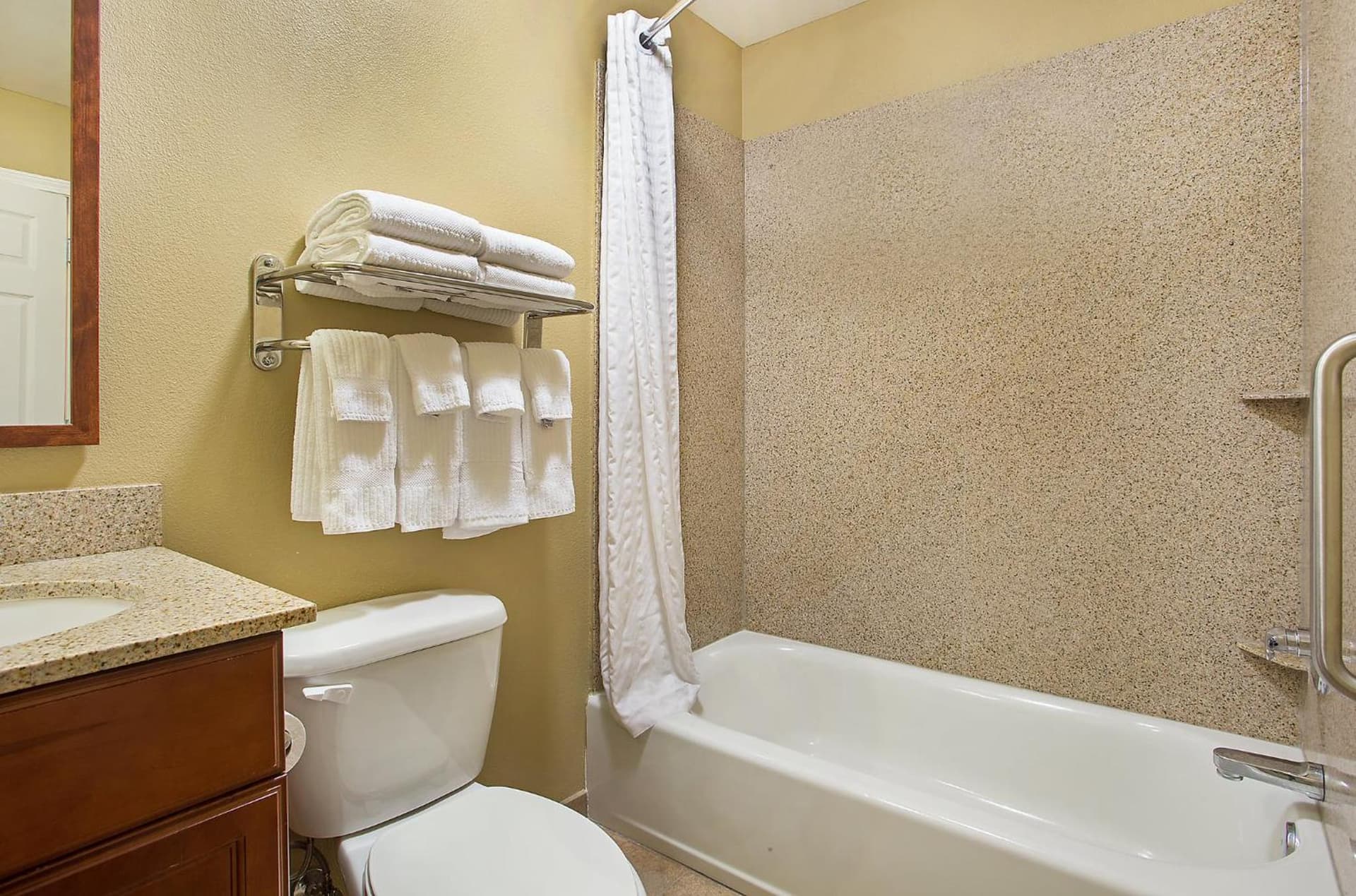Candlewood Suites Tuscaloosa by IHG property views in Tuscaloosa, AL — gallery photo 3