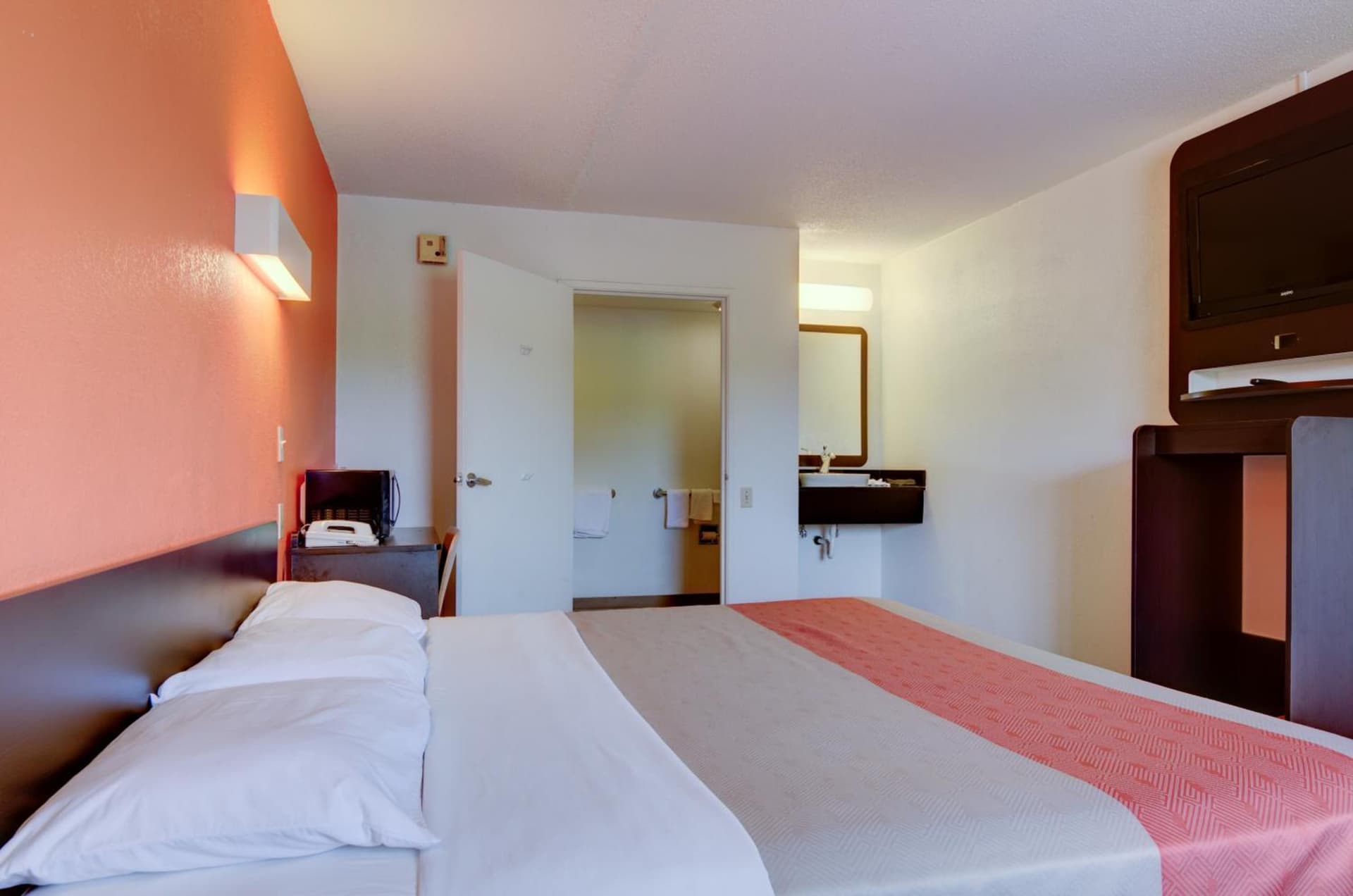 Days Inn by Wyndham Kansas City Northeast gallery photo in Kansas City, MO — image 12