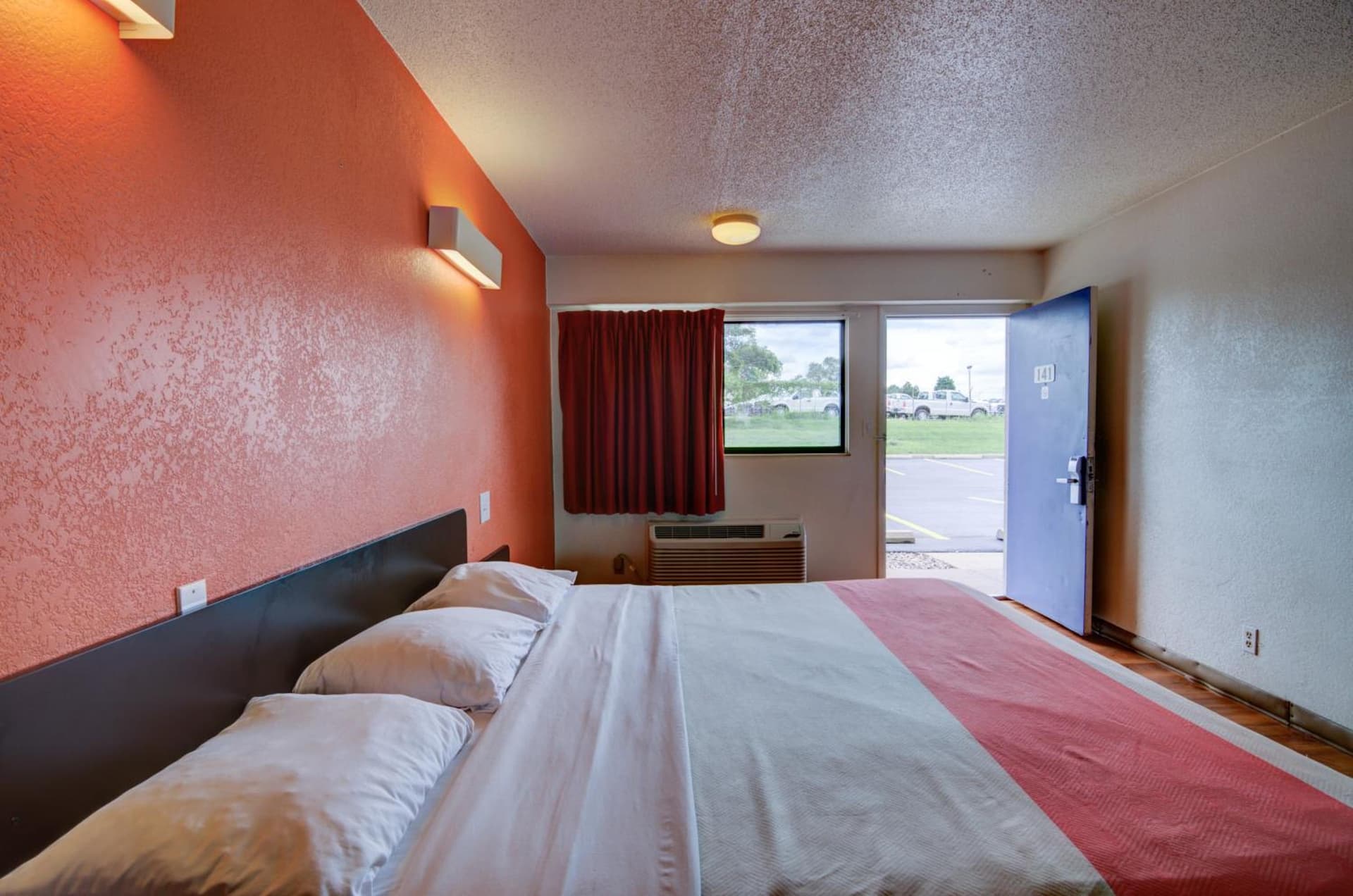 Days Inn by Wyndham Kansas City Northeast property views in Kansas City, MO — gallery photo 3