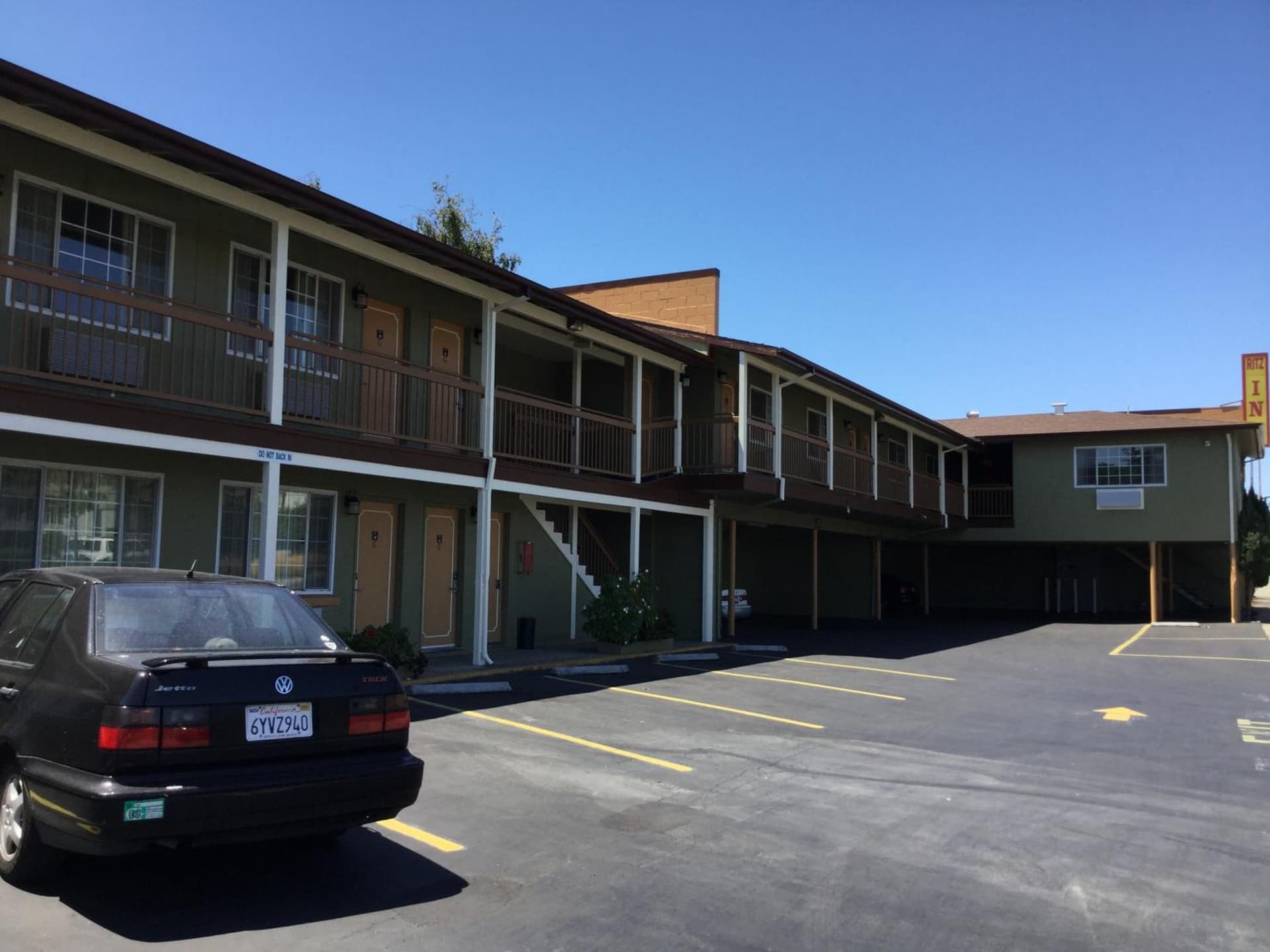 Ritz Inn-San Francisco Airport SFO interior in San Bruno, CA — gallery photo 2