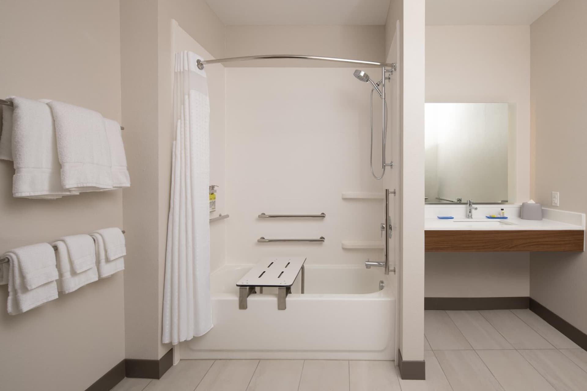 Holiday Inn Express & Suites Ft Myers Beach-Sanibel Gateway by IHG gallery photo in Fort Myers Beach, FL — image 36