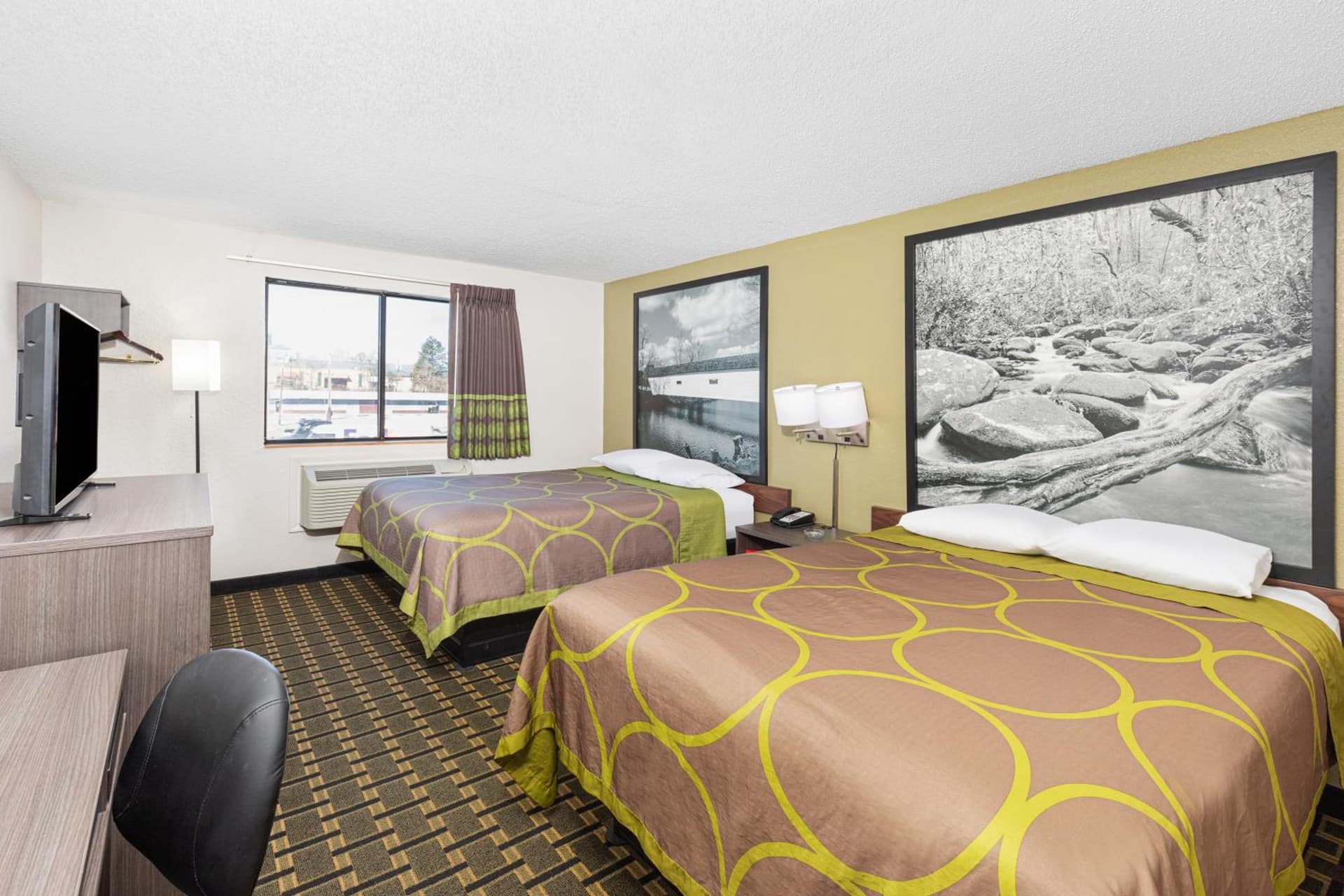 Super 8 by Wyndham Johnson City gallery photo in Johnson City, TN — image 42