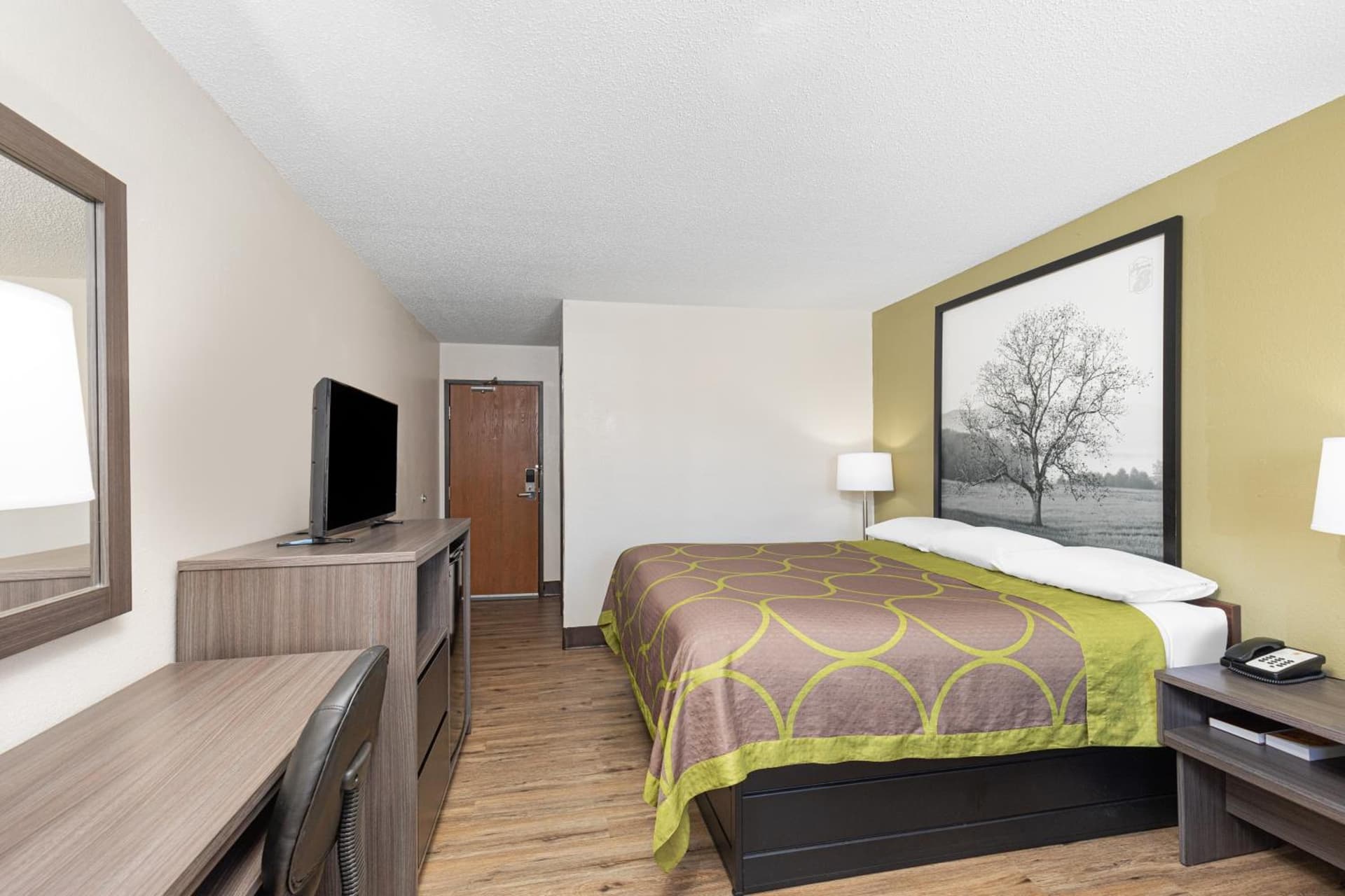 Super 8 by Wyndham Johnson City gallery photo in Johnson City, TN — image 21
