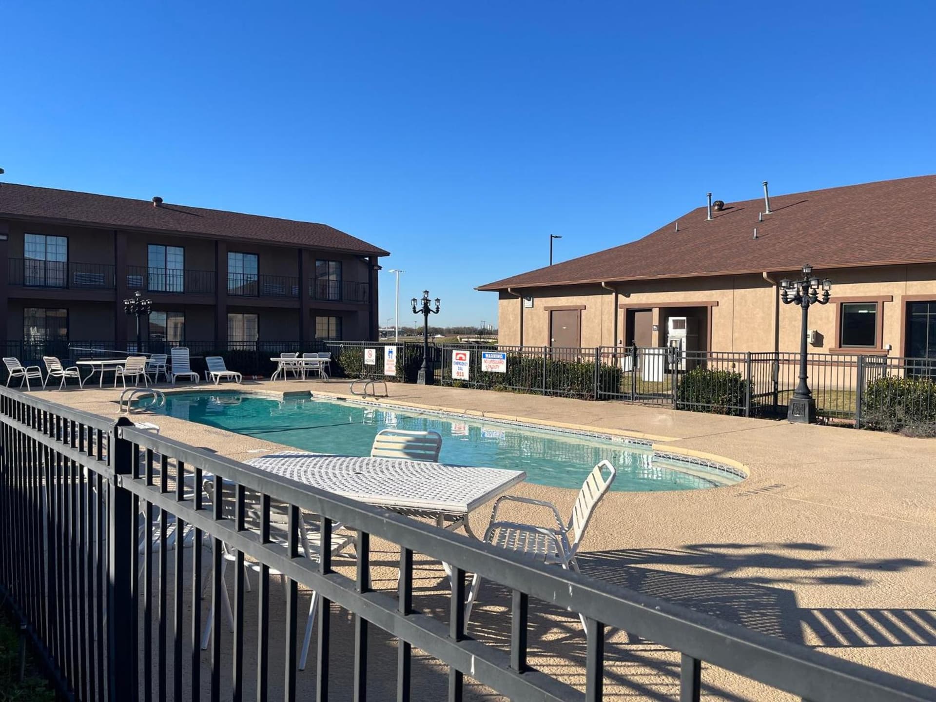 Red Roof Inn & Suites Sulphur Springs property views in Sulphur Springs, TX — gallery photo 3