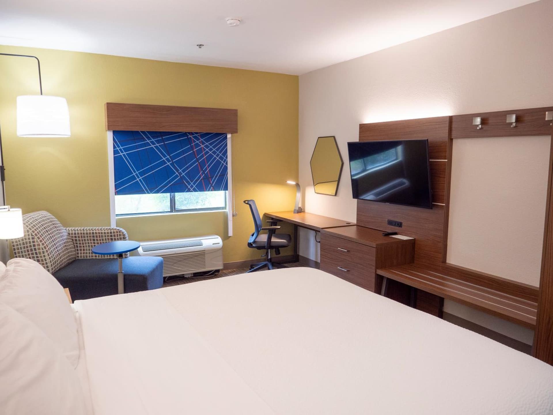 Holiday Inn Express & Suites Greenville Airport i85 by IHG interior in Greer, SC — gallery photo 2