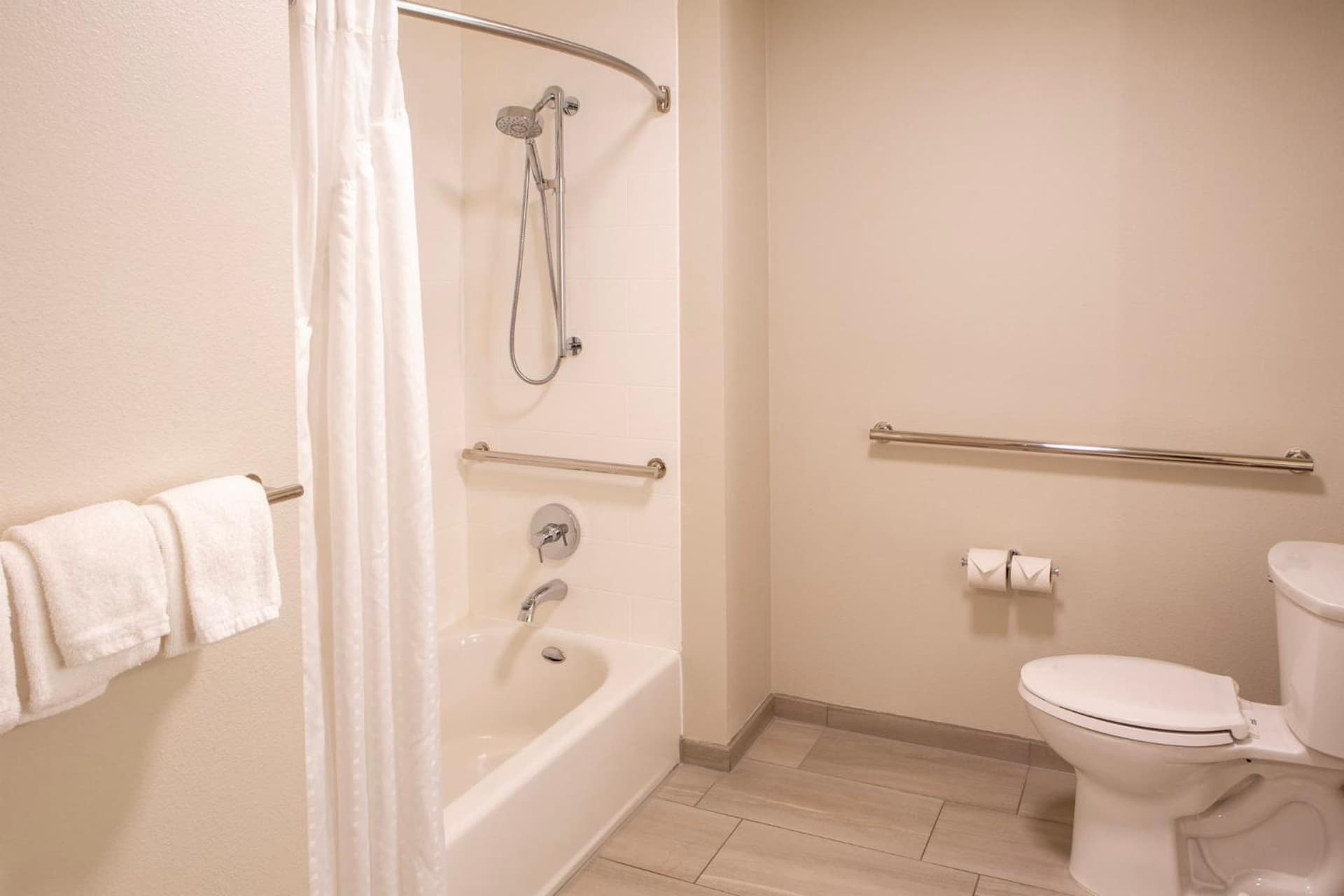 Holiday Inn Express & Suites Sioux City-South by IHG gallery photo in Sioux City, IA — image 67