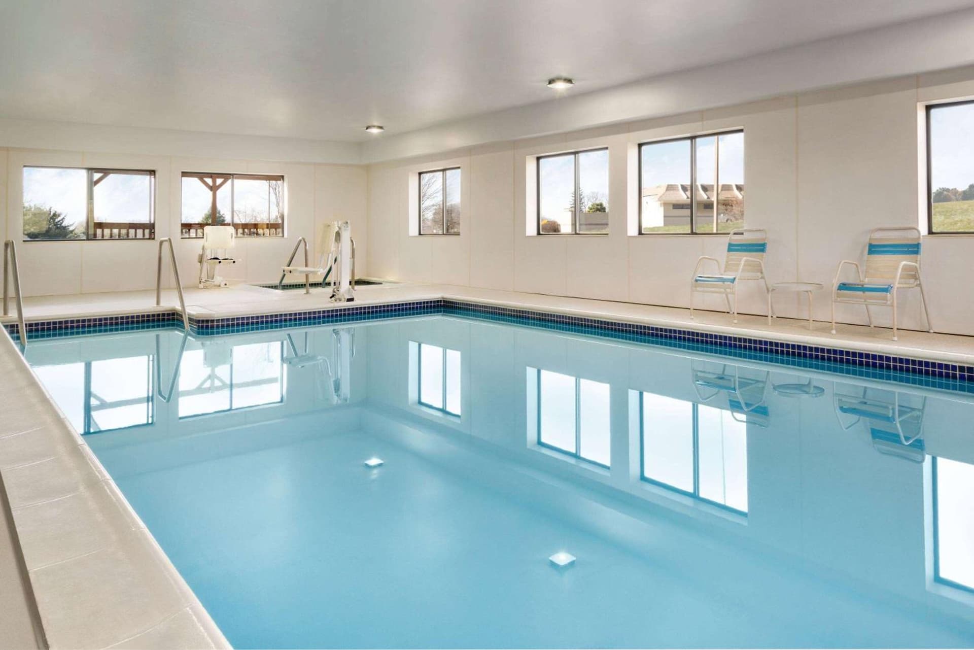 Super 8 by Wyndham Chambersburg I-81 property views in Chambersburg, PA — gallery photo 3