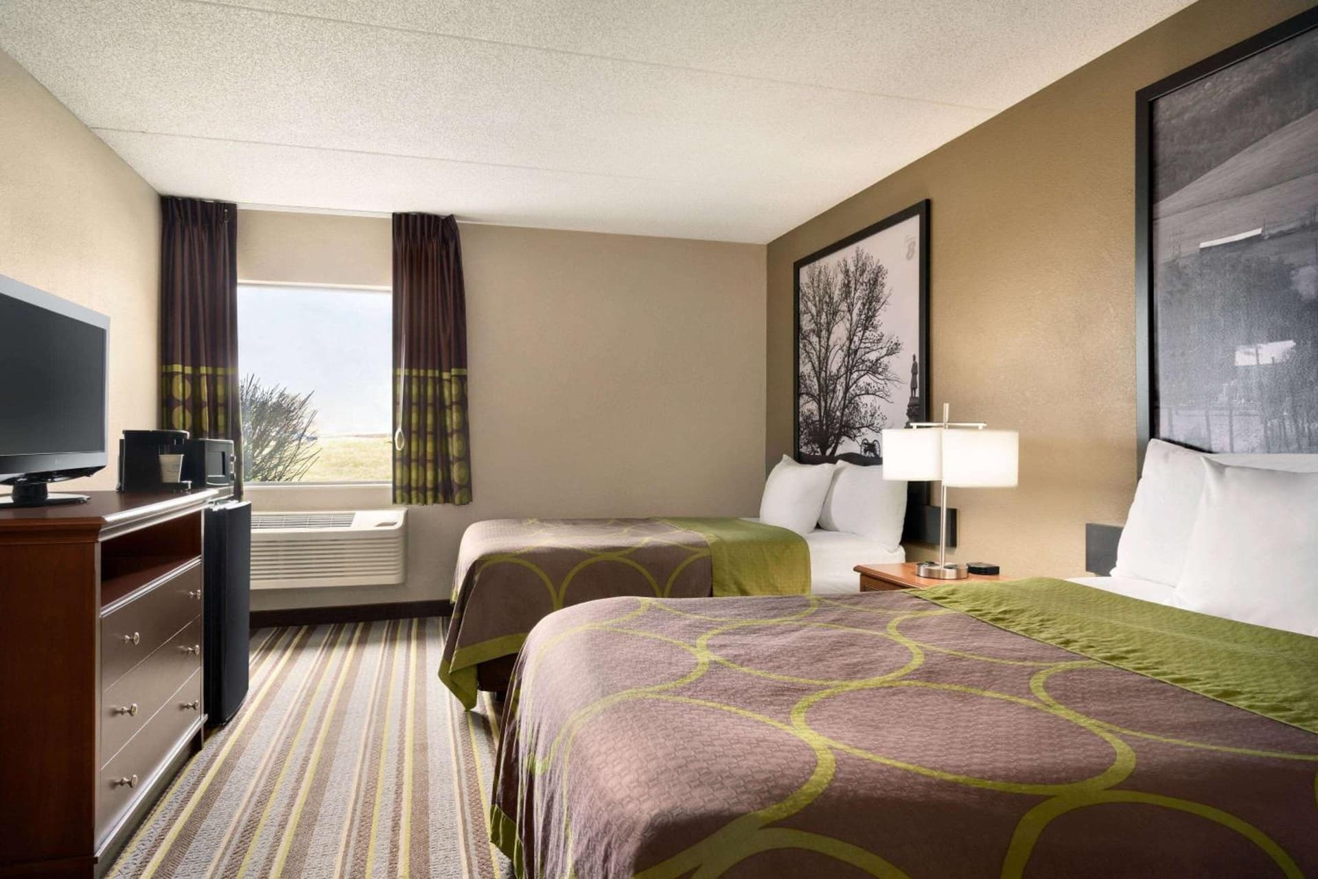 Super 8 by Wyndham Chambersburg I-81 gallery photo in Chambersburg, PA — image 25