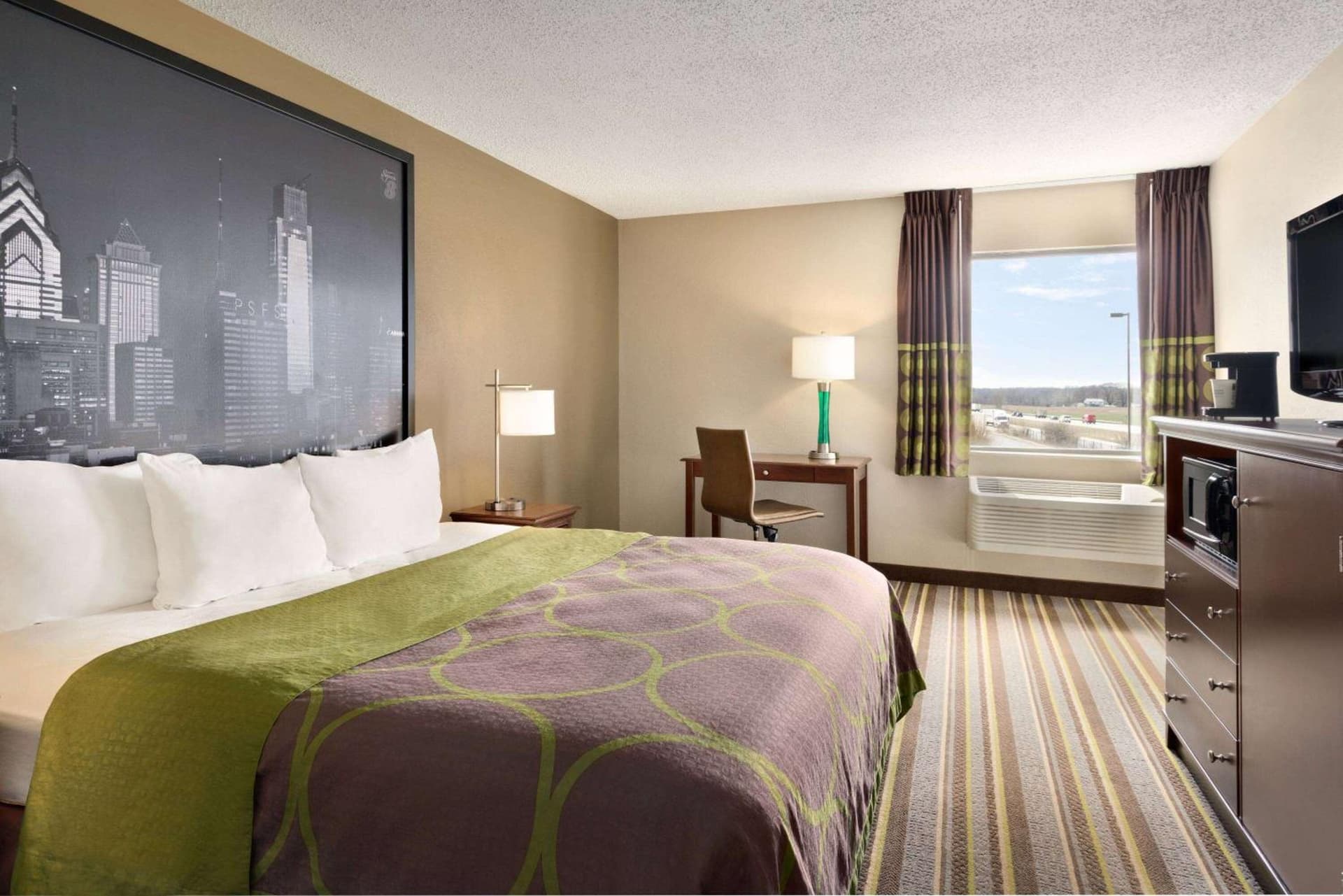 Super 8 by Wyndham Chambersburg I-81 gallery photo in Chambersburg, PA — image 13