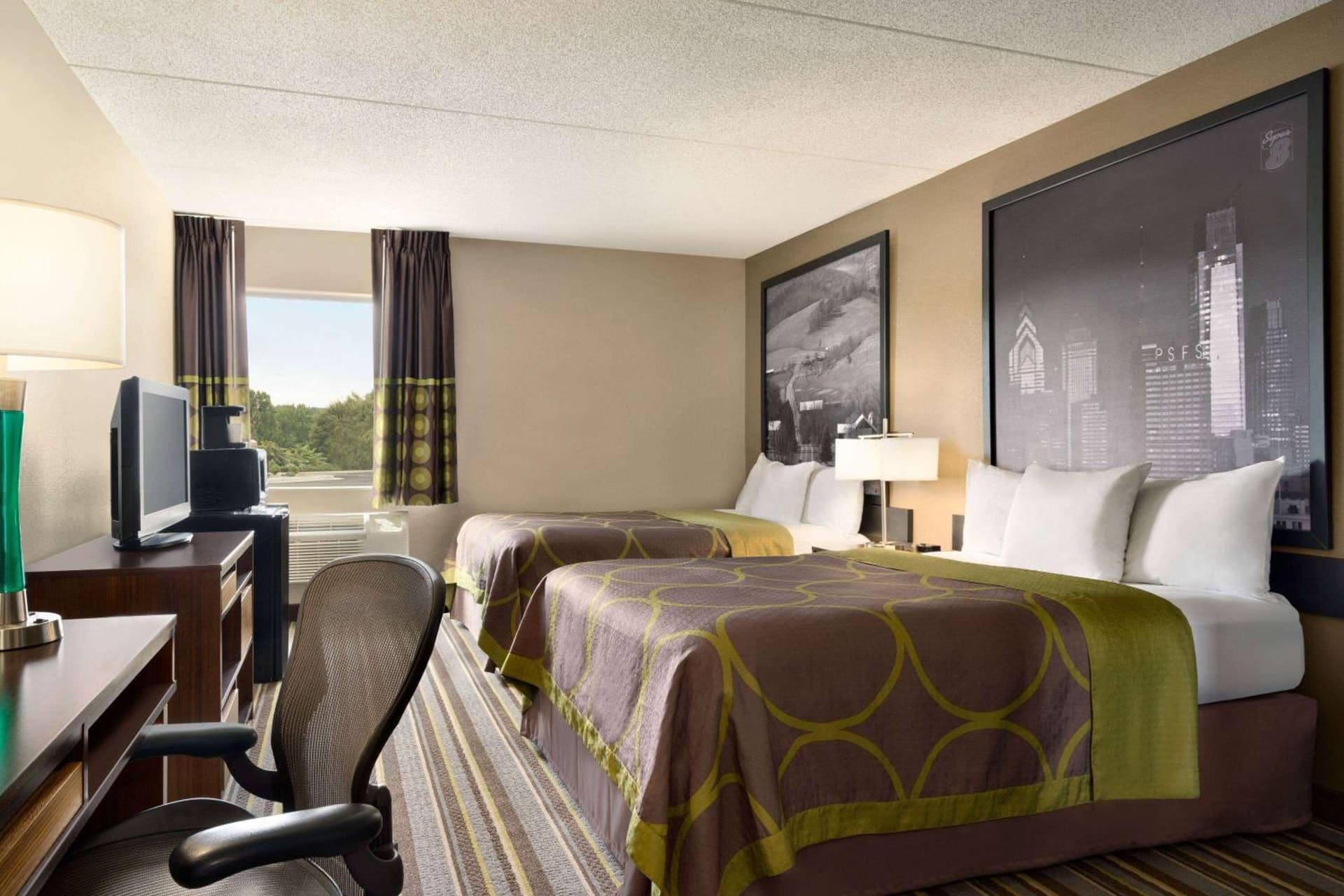 Super 8 by Wyndham Chambersburg I-81 gallery photo in Chambersburg, PA — image 12