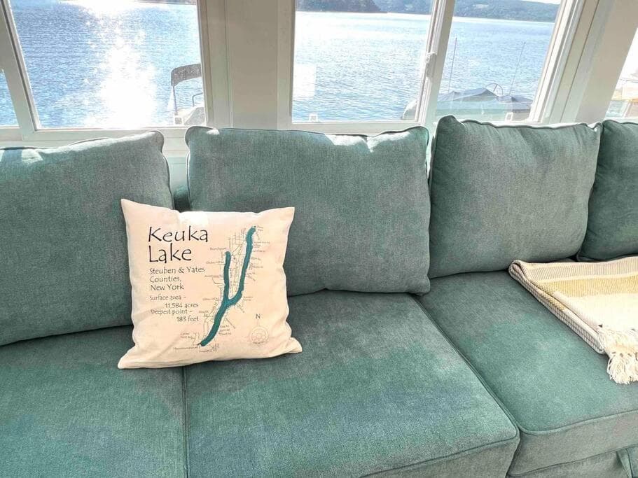 Lakefront Home on Keuka Lake interior in Hammondsport, NY — gallery photo 2