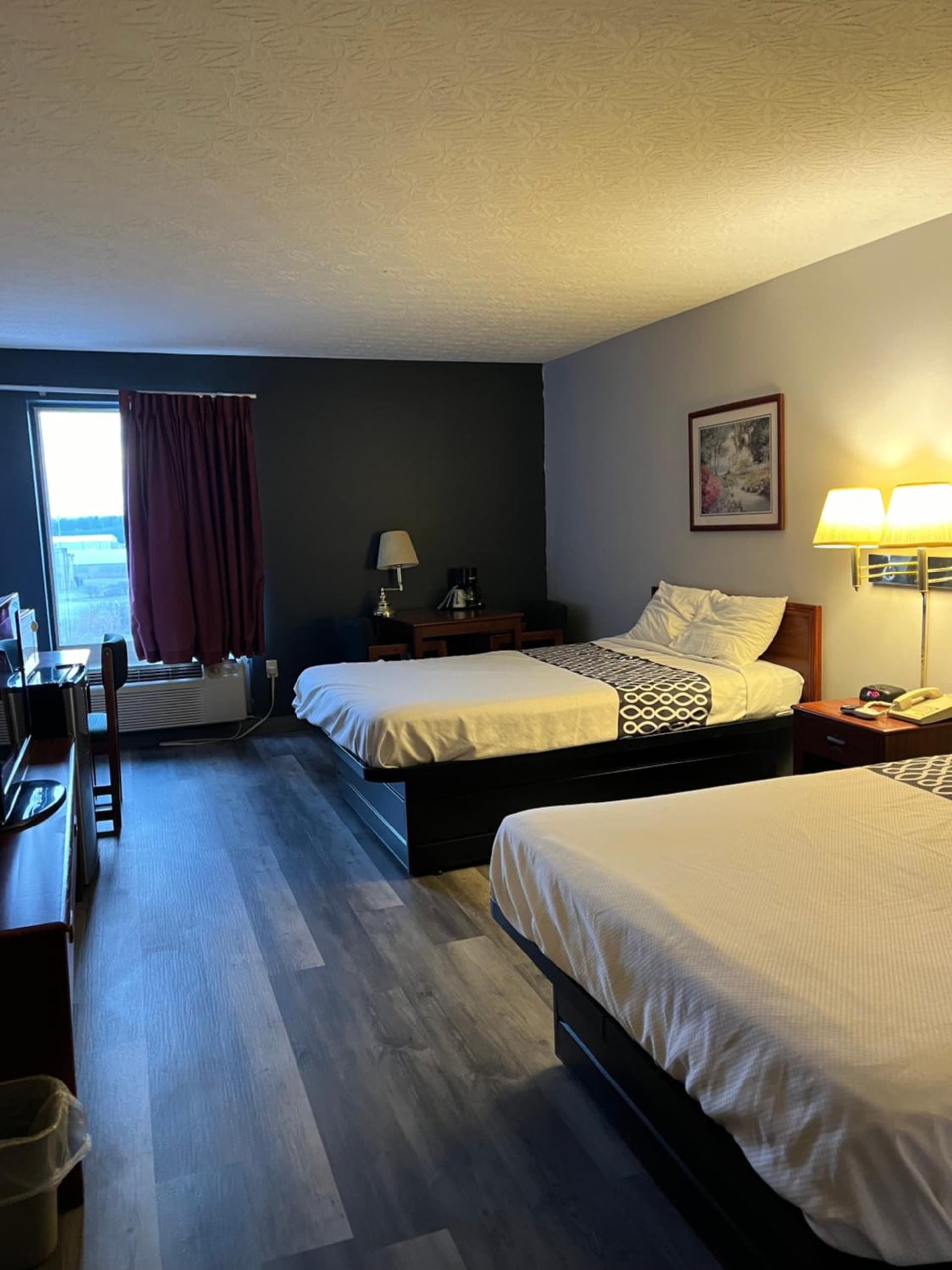 Springfield Inn property views in Springfield, KY — gallery photo 3