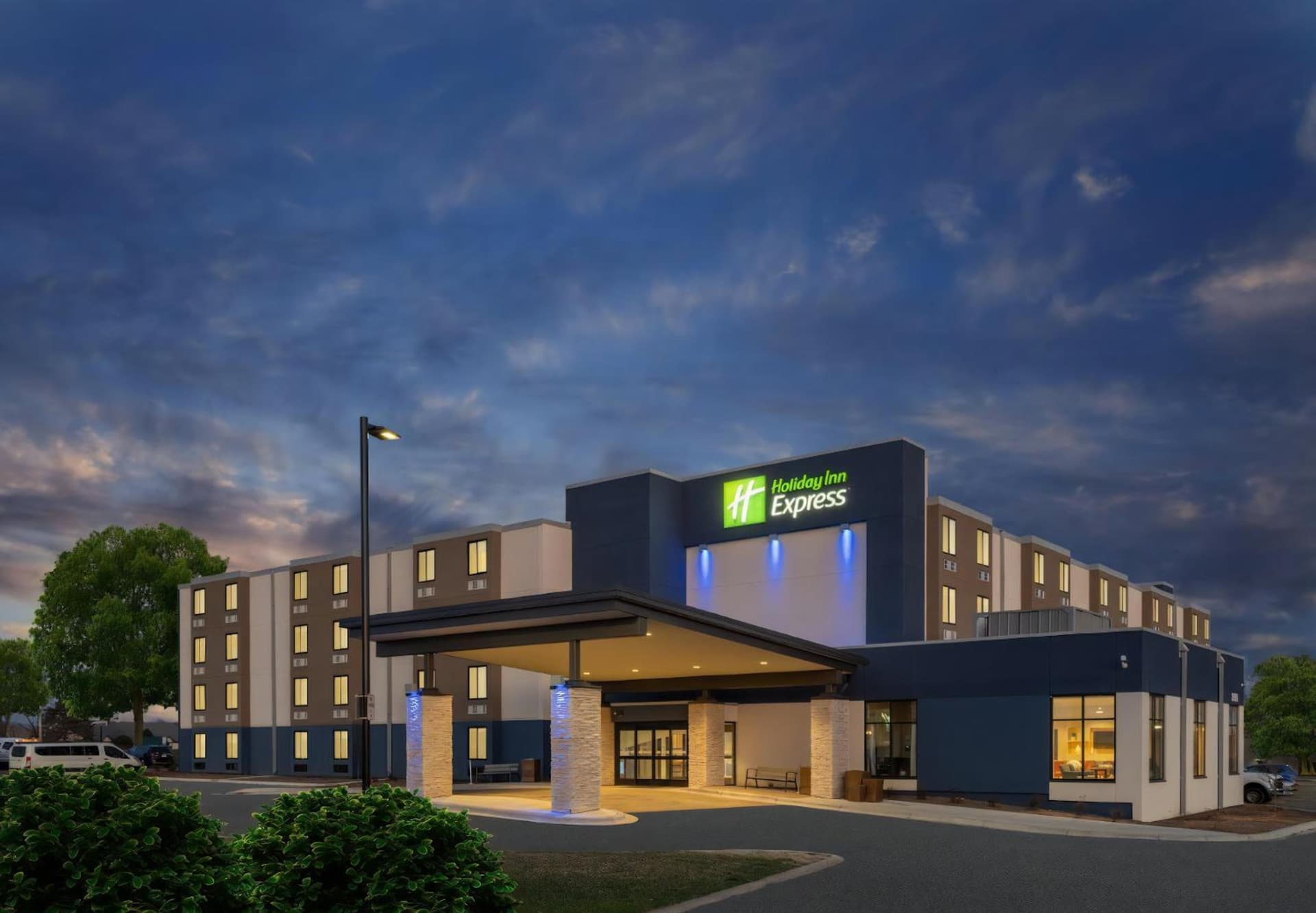 Holiday Inn Express - Minneapolis West - Plymouth by IHG featured exterior or lobby in Plymouth, MN — similar hotel