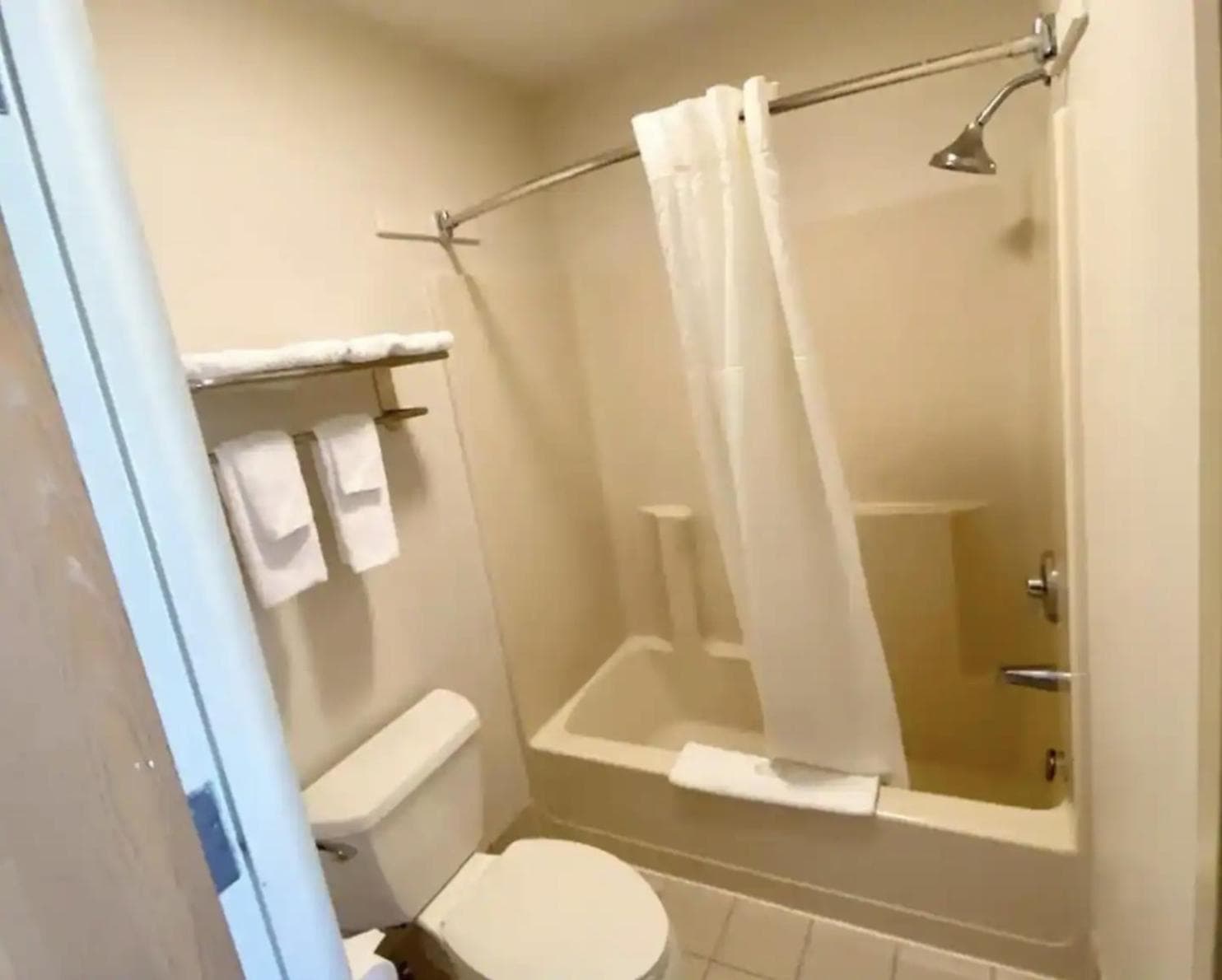 Hibiscus Inn & Suites property views in Absecon, NJ — gallery photo 3