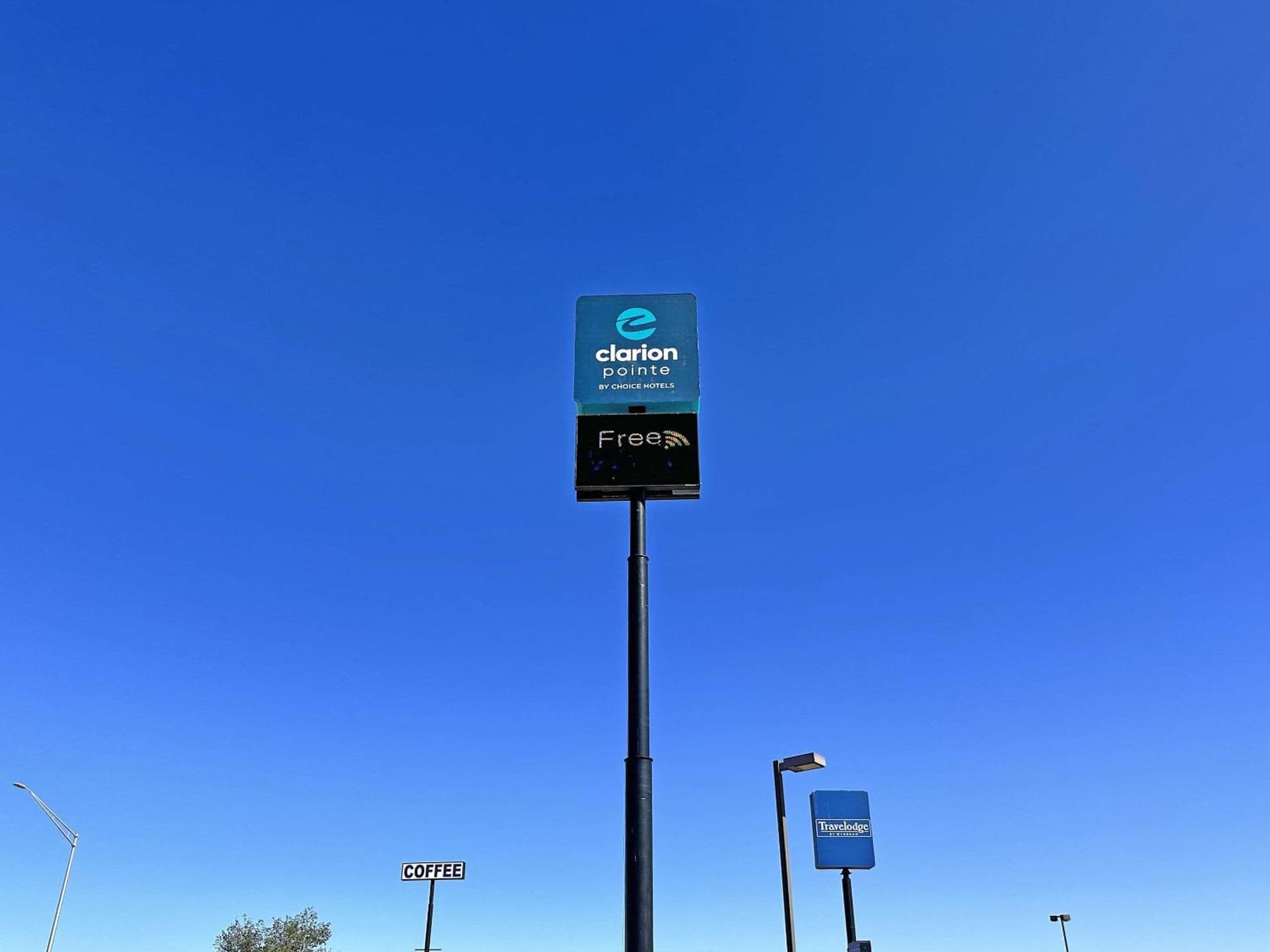 Clarion Pointe Winslow I-40 interior in Winslow, AZ — gallery photo 2