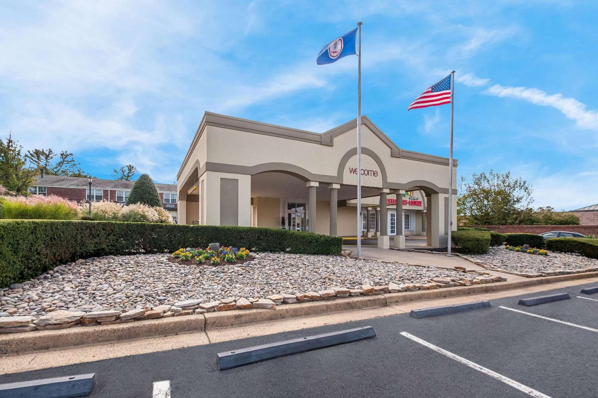 Clarion Inn Falls Church-Arlington exterior or lobby in Falls Church, VA — main listing photo