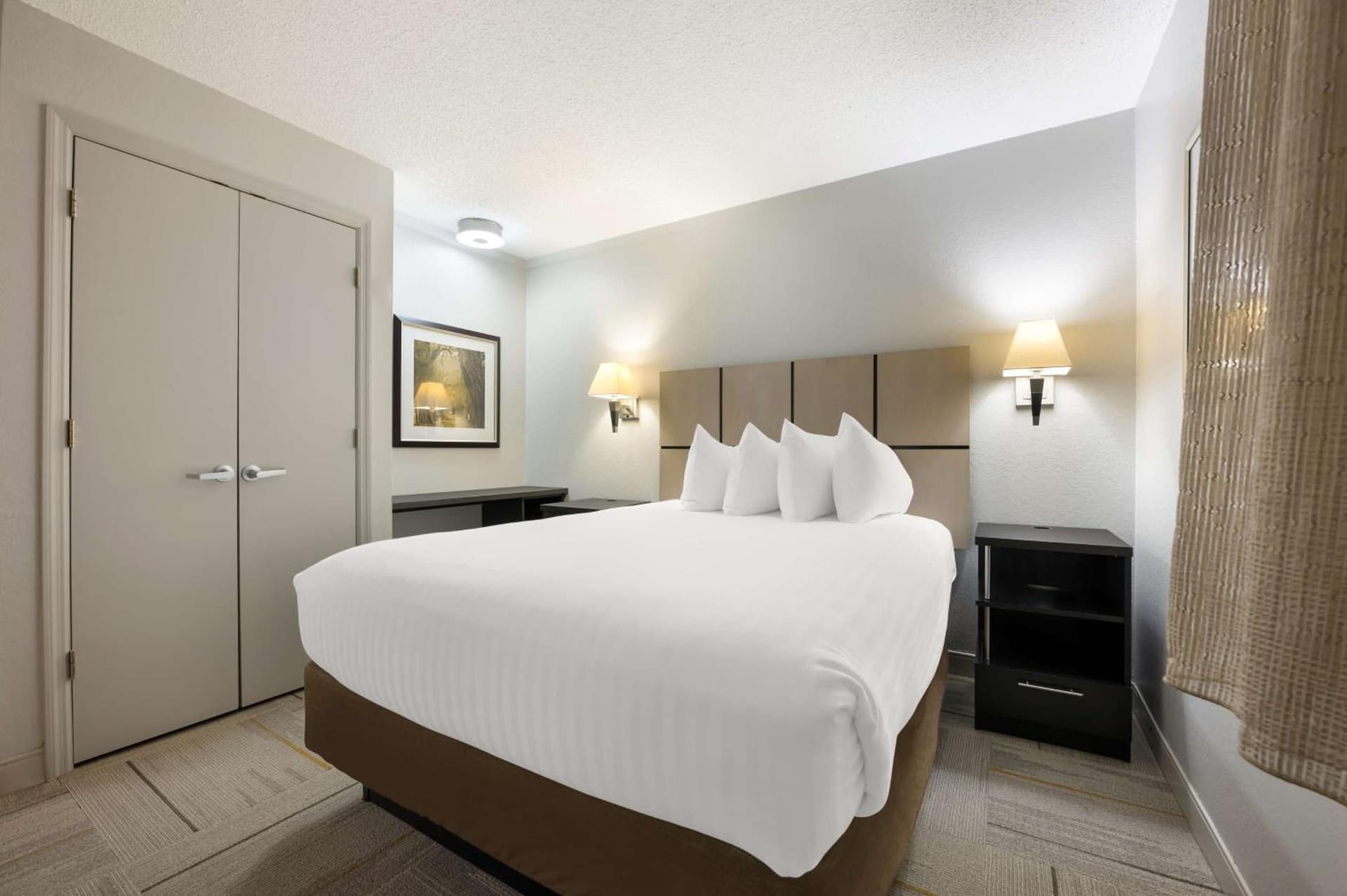 Sonesta Simply Suites Huntsville Research Park interior in Huntsville, AL — gallery photo 2